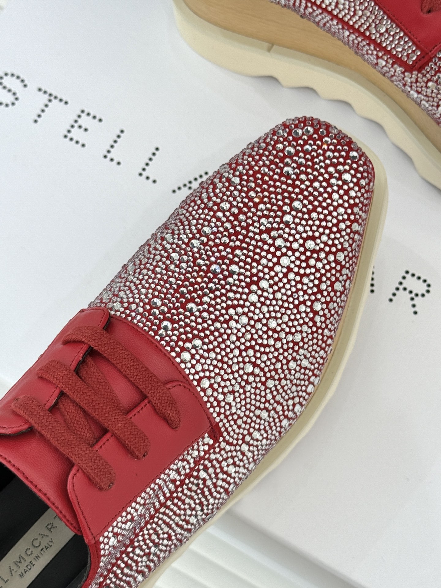
全新升级Stella McCartney
经典实木星星松糕鞋
众明星各大网红纷纷上脚
颜值真的没话说！