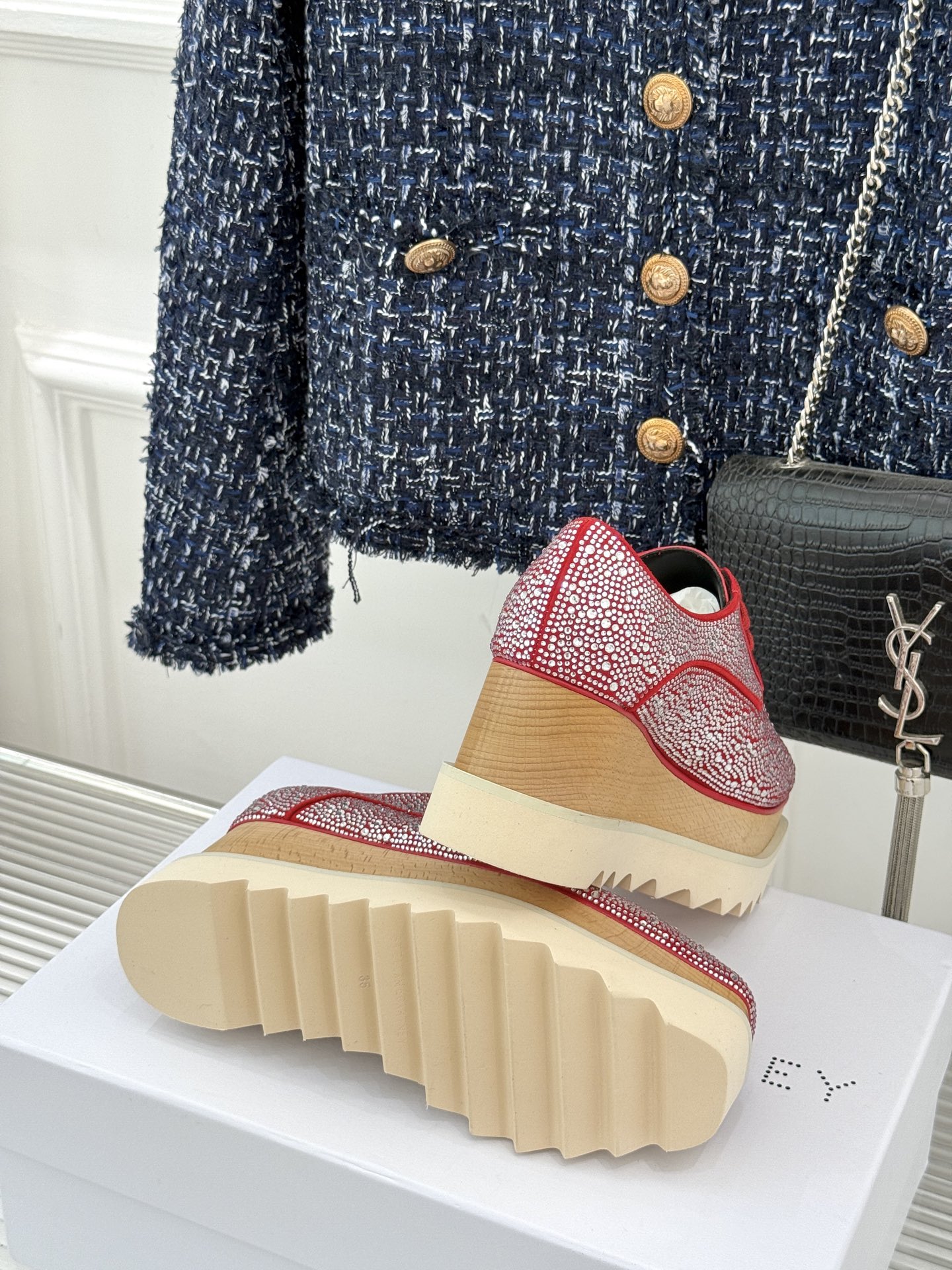 
全新升级Stella McCartney
经典实木星星松糕鞋
众明星各大网红纷纷上脚
颜值真的没话说！