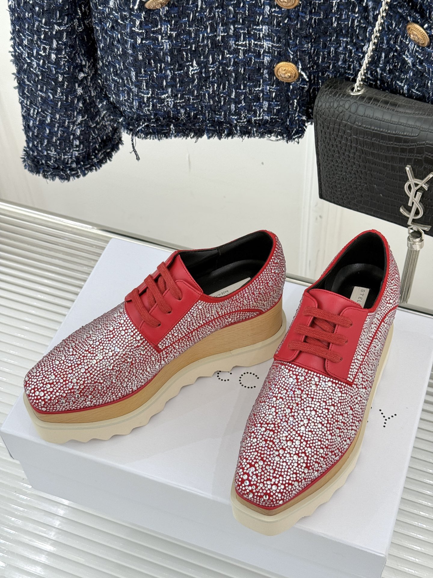 
全新升级Stella McCartney
经典实木星星松糕鞋
众明星各大网红纷纷上脚
颜值真的没话说！