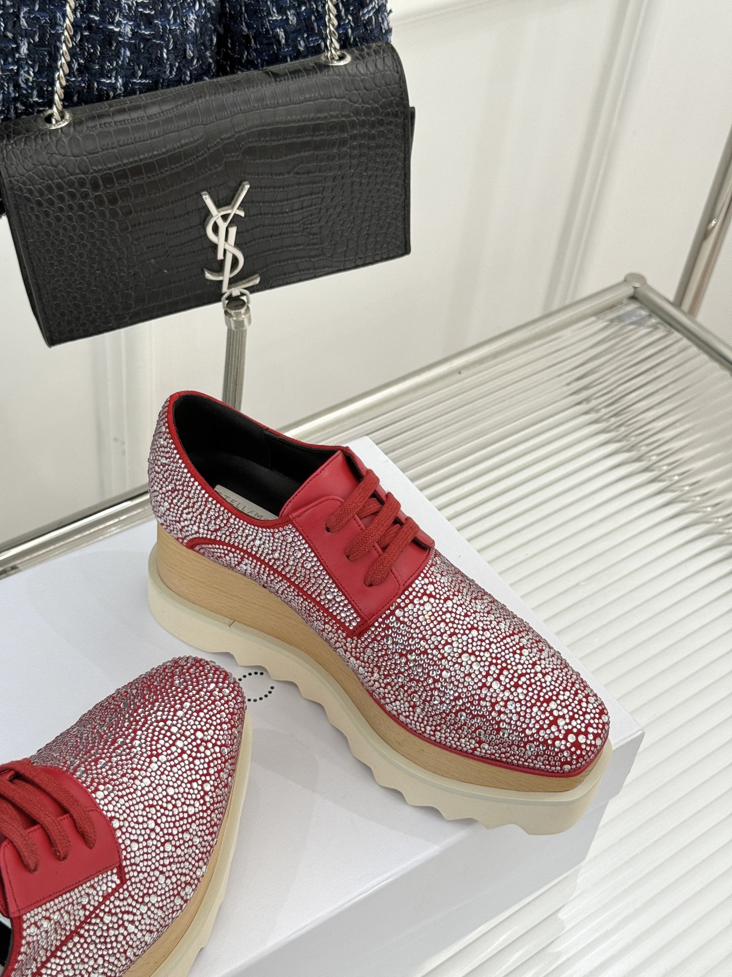 
全新升级Stella McCartney
经典实木星星松糕鞋
众明星各大网红纷纷上脚
颜值真的没话说！