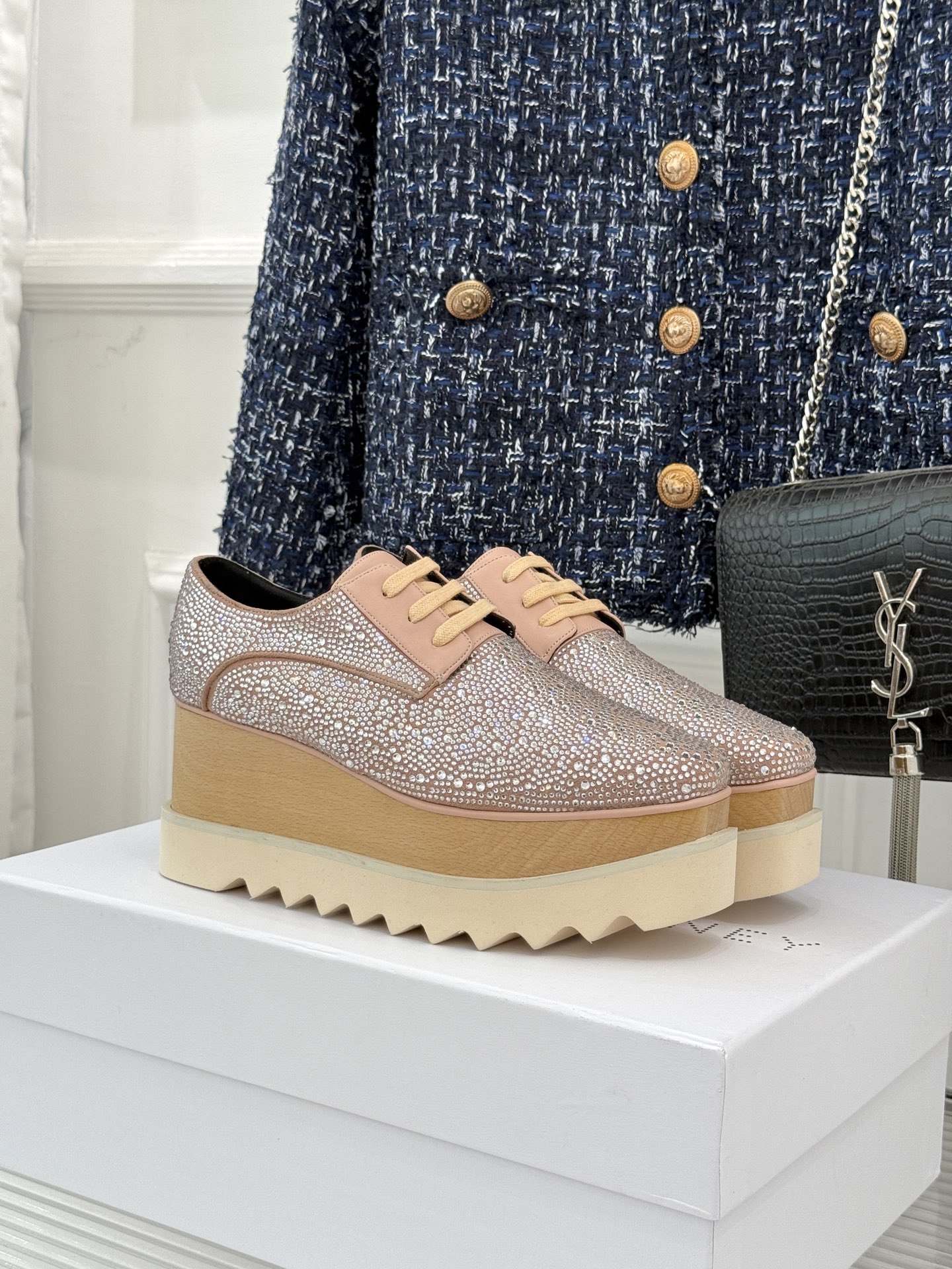 
全新升级Stella McCartney
经典实木星星松糕鞋
众明星各大网红纷纷上脚
颜值真的没话说！