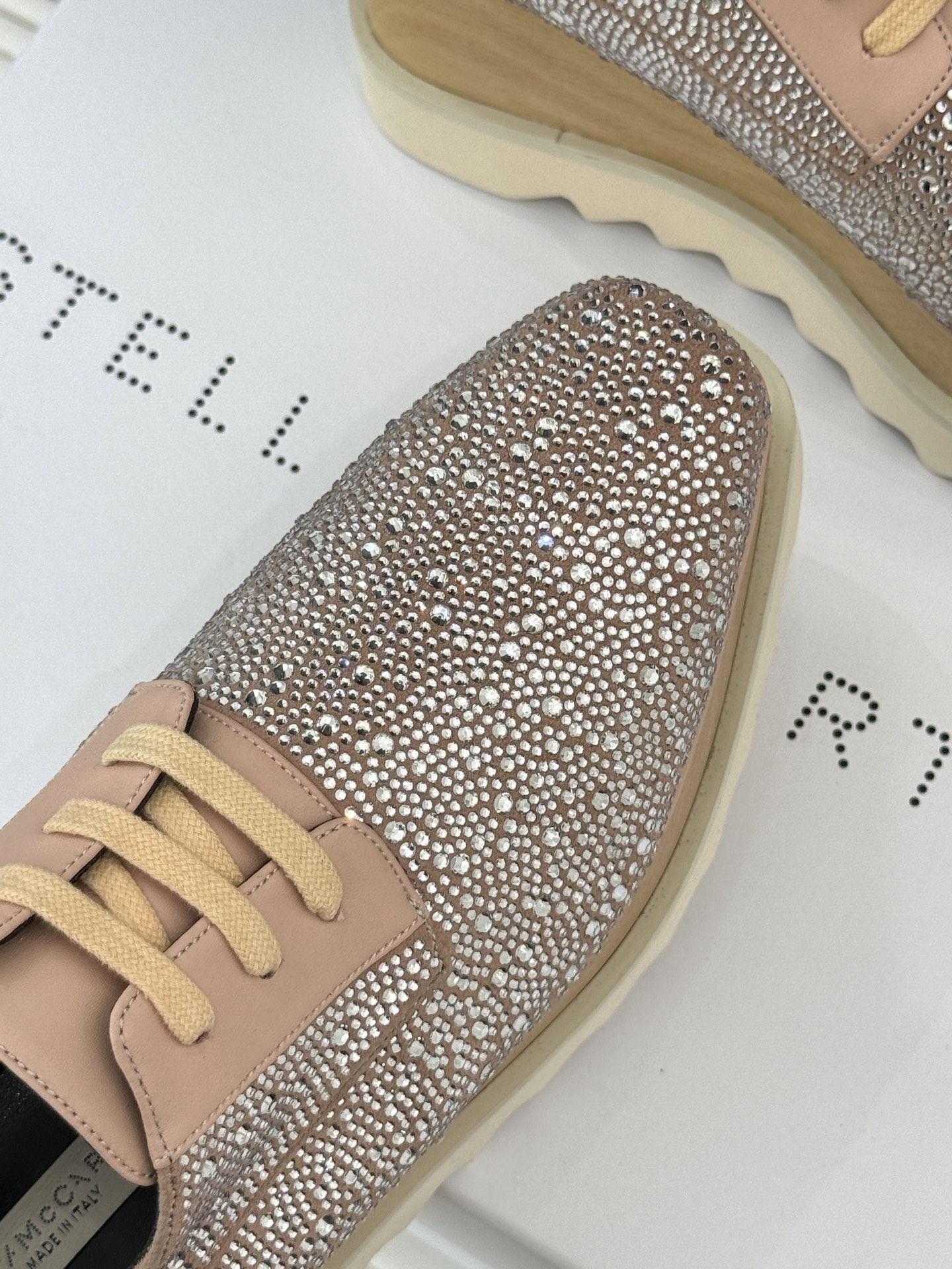 
全新升级Stella McCartney
经典实木星星松糕鞋
众明星各大网红纷纷上脚
颜值真的没话说！