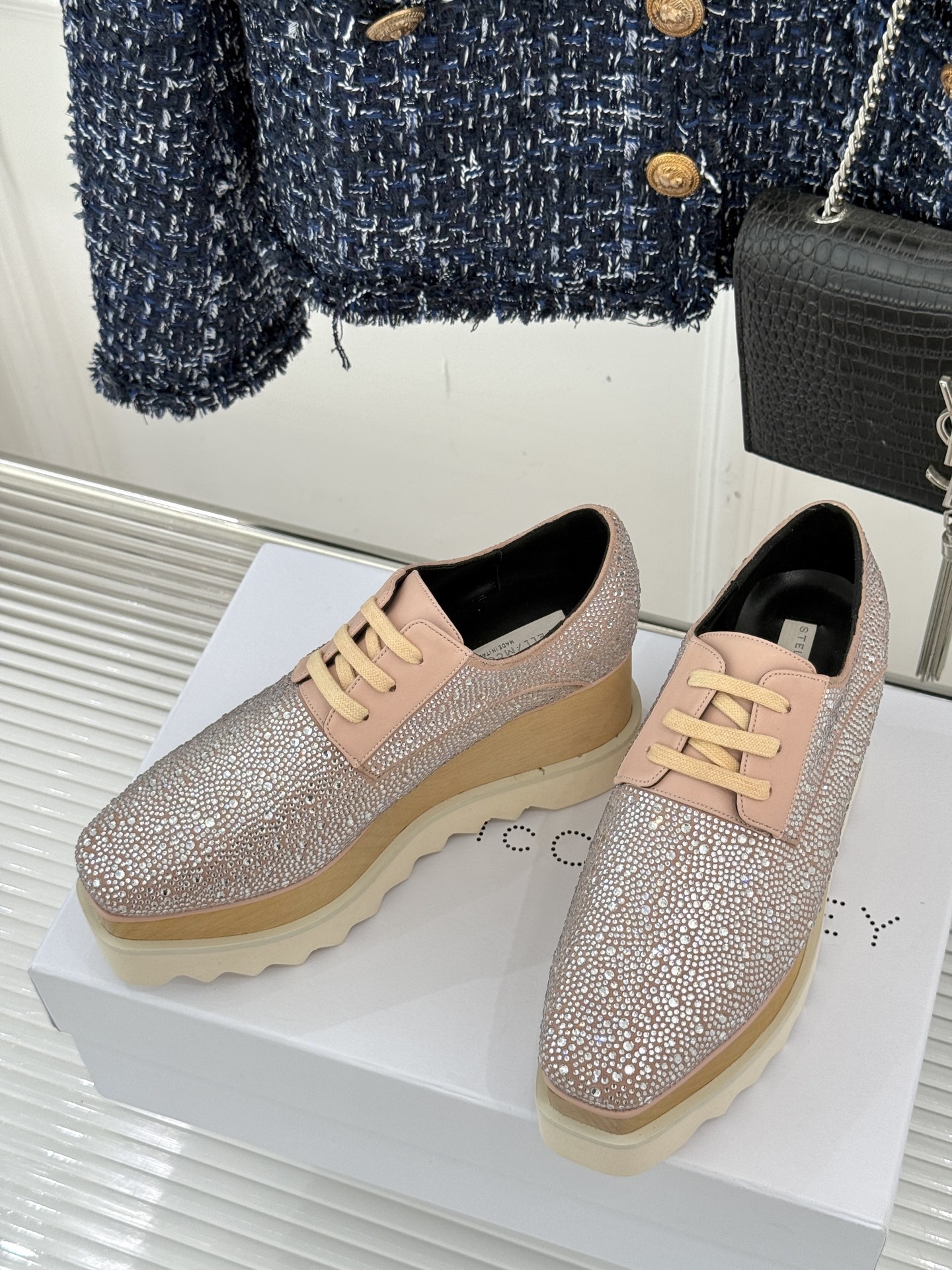 
全新升级Stella McCartney
经典实木星星松糕鞋
众明星各大网红纷纷上脚
颜值真的没话说！