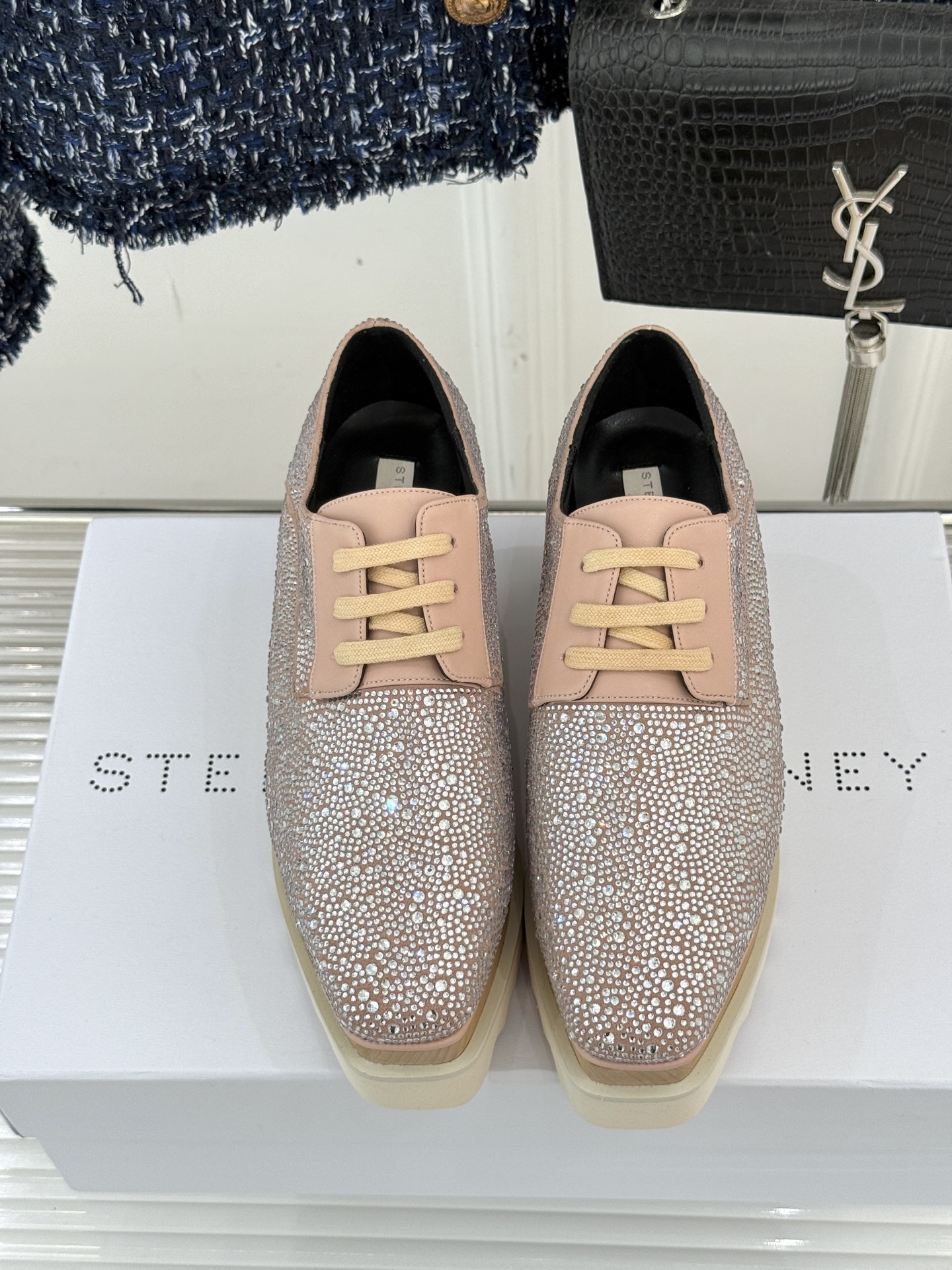 
全新升级Stella McCartney
经典实木星星松糕鞋
众明星各大网红纷纷上脚
颜值真的没话说！