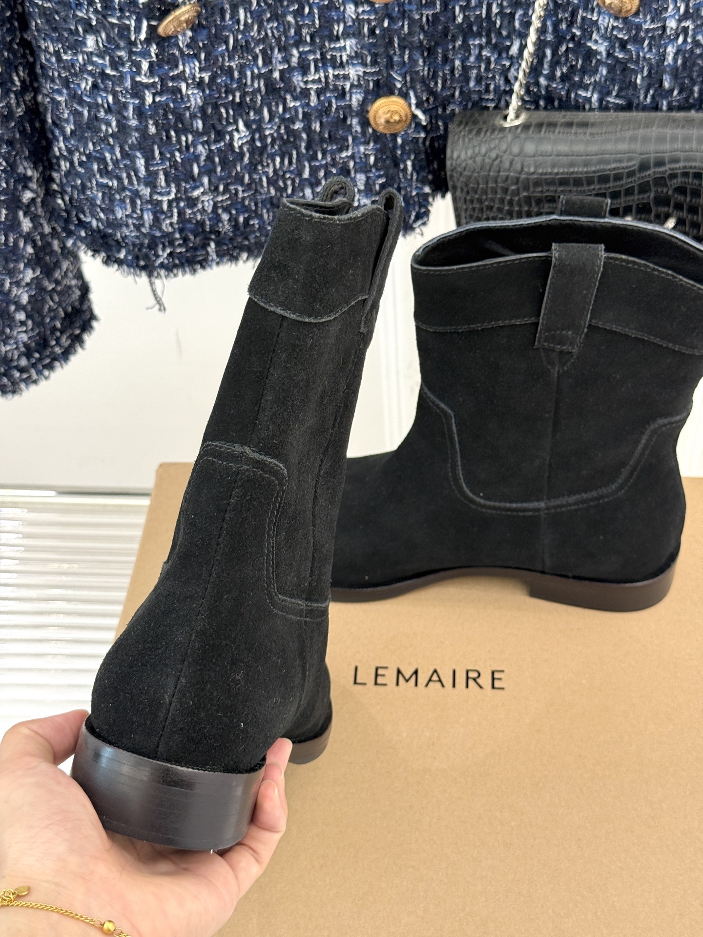 
Lemaire 经典秋冬新品西部牛仔靴🏴‍☠️
闭眼可入  年度可以封神的战靴❗️
朋克风满满，上脚绝