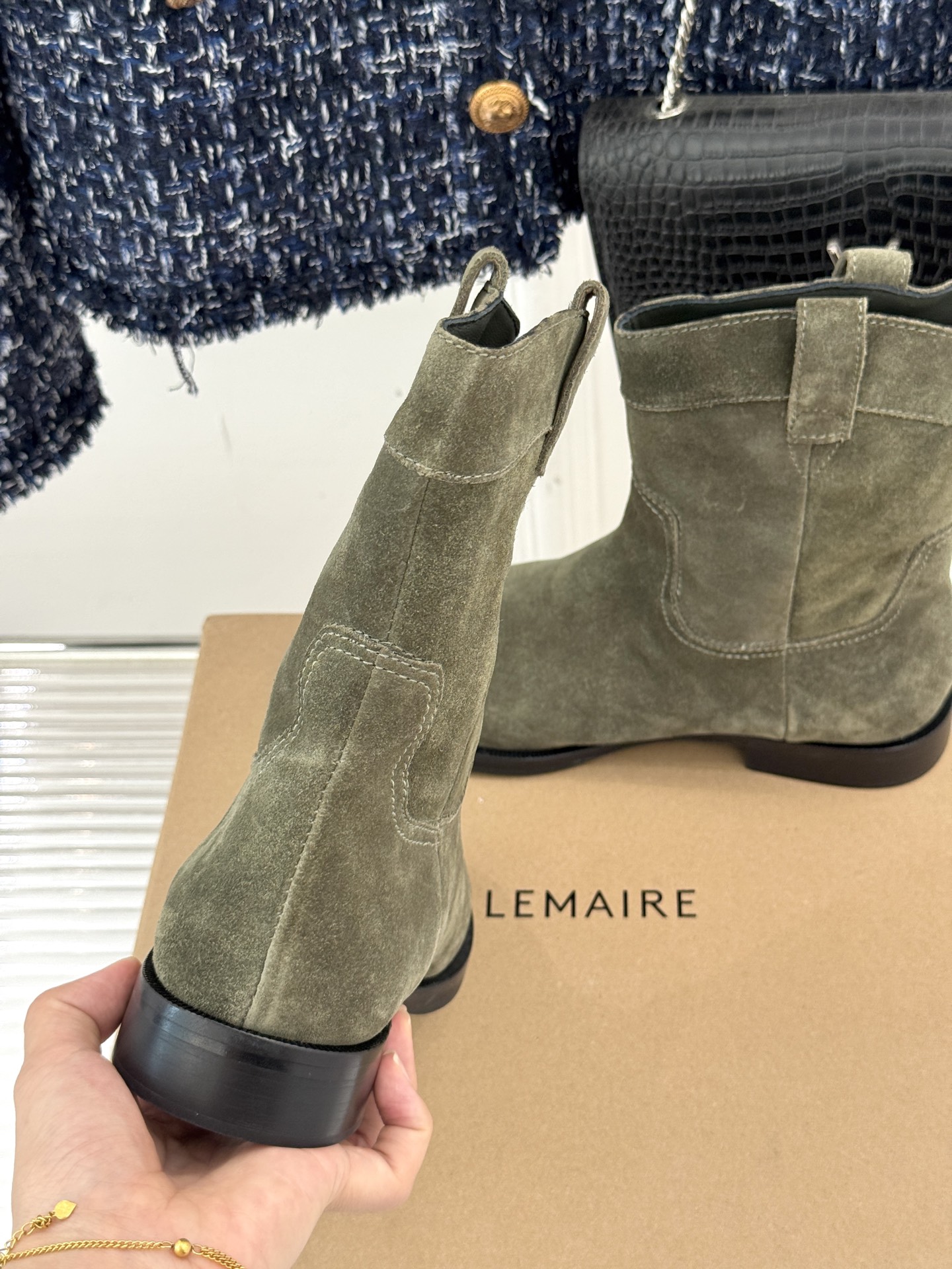
Lemaire 经典秋冬新品西部牛仔靴🏴‍☠️
闭眼可入  年度可以封神的战靴❗️
朋克风满满，上脚绝