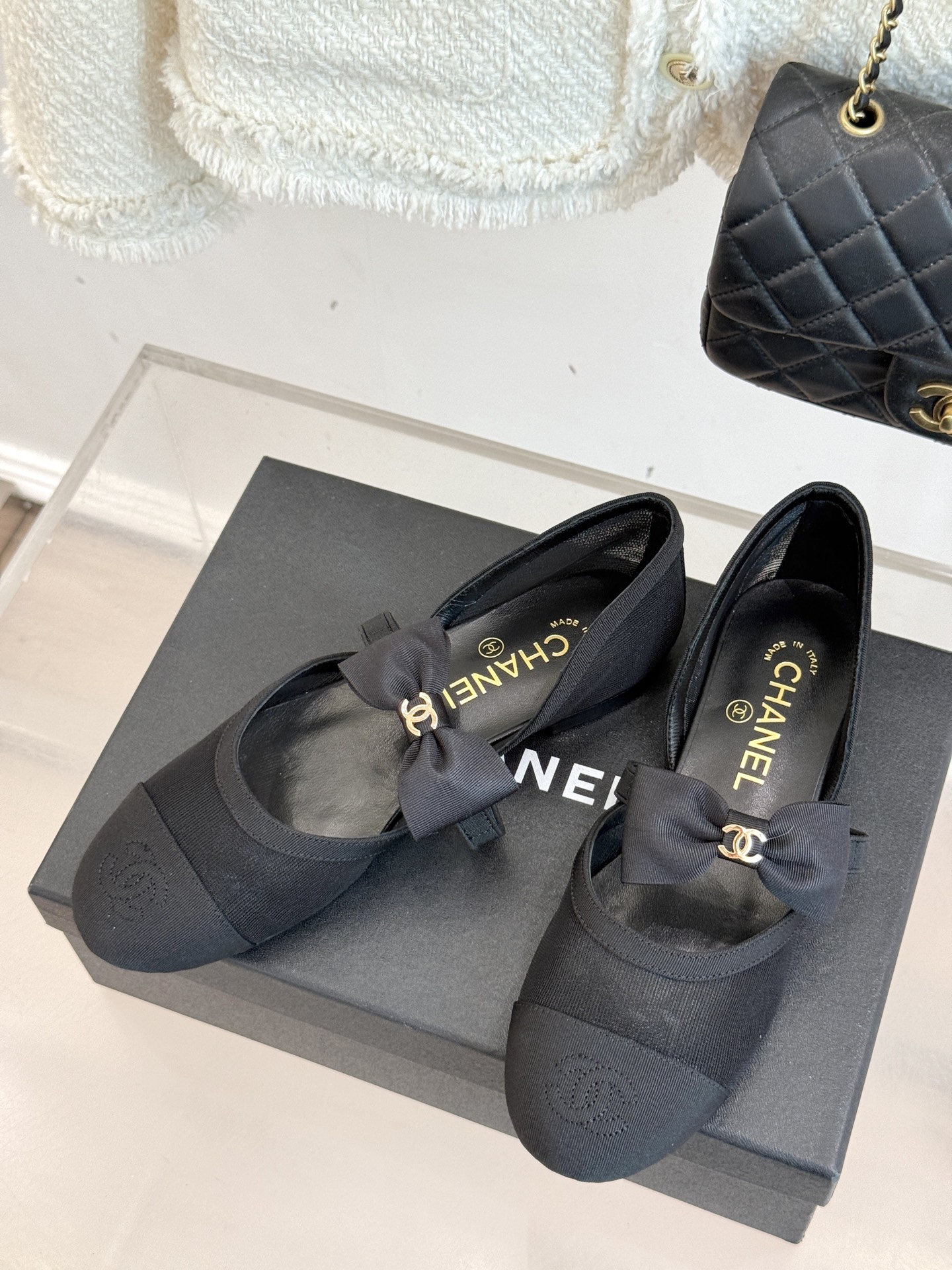 网面CHANE*｜小香25。春夏新品
中空蝴蝶结玛丽珍鞋
法式风情 真是美到心尖尖上啦！
优雅又浪漫的仙
