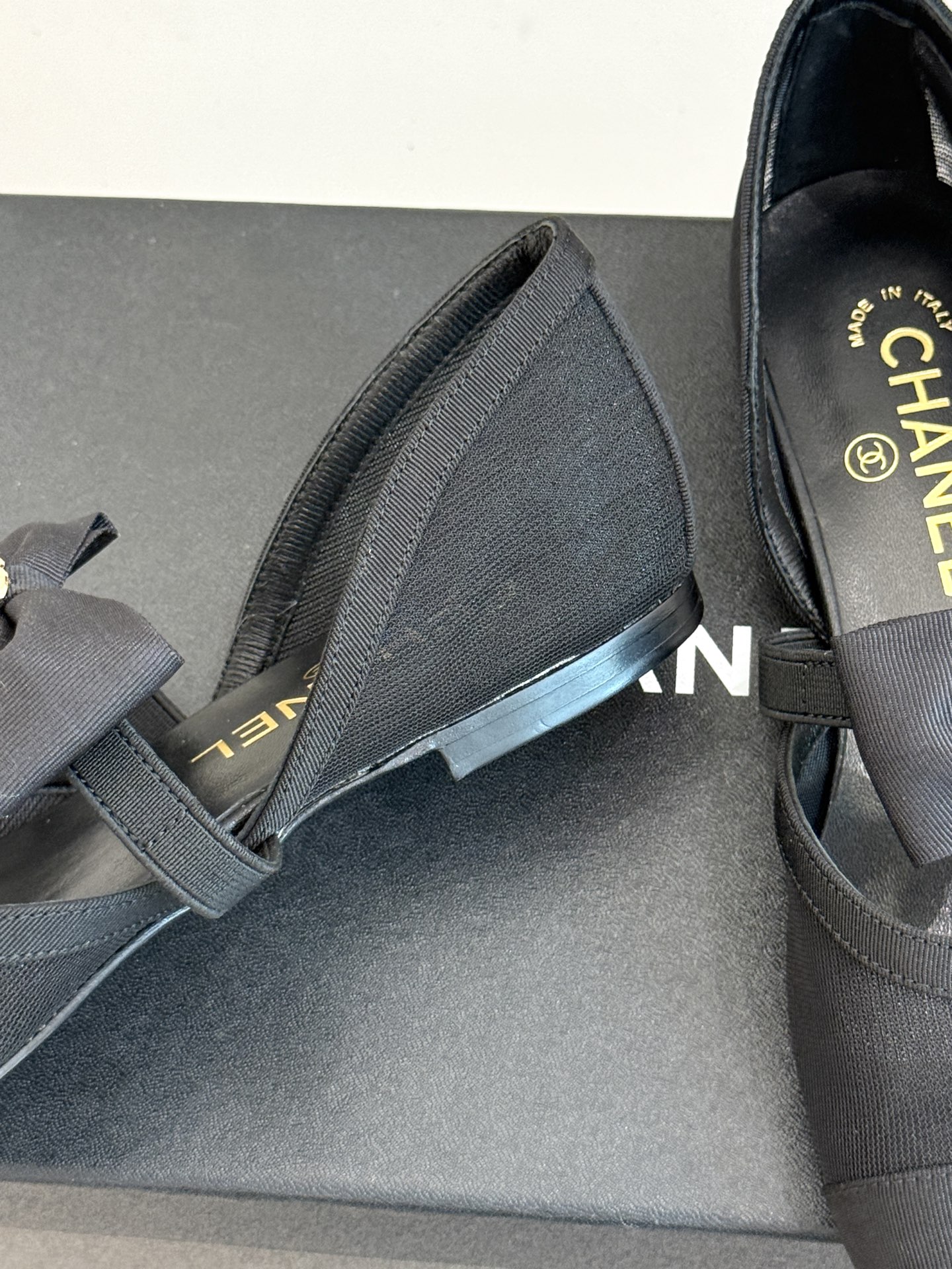 网面CHANE*｜小香25。春夏新品
中空蝴蝶结玛丽珍鞋
法式风情 真是美到心尖尖上啦！
优雅又浪漫的仙