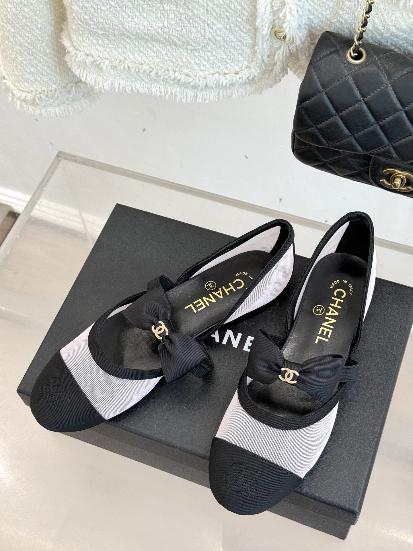 网面CHANE*｜小香25。春夏新品
中空蝴蝶结玛丽珍鞋
法式风情 真是美到心尖尖上啦！
优雅又浪漫的仙