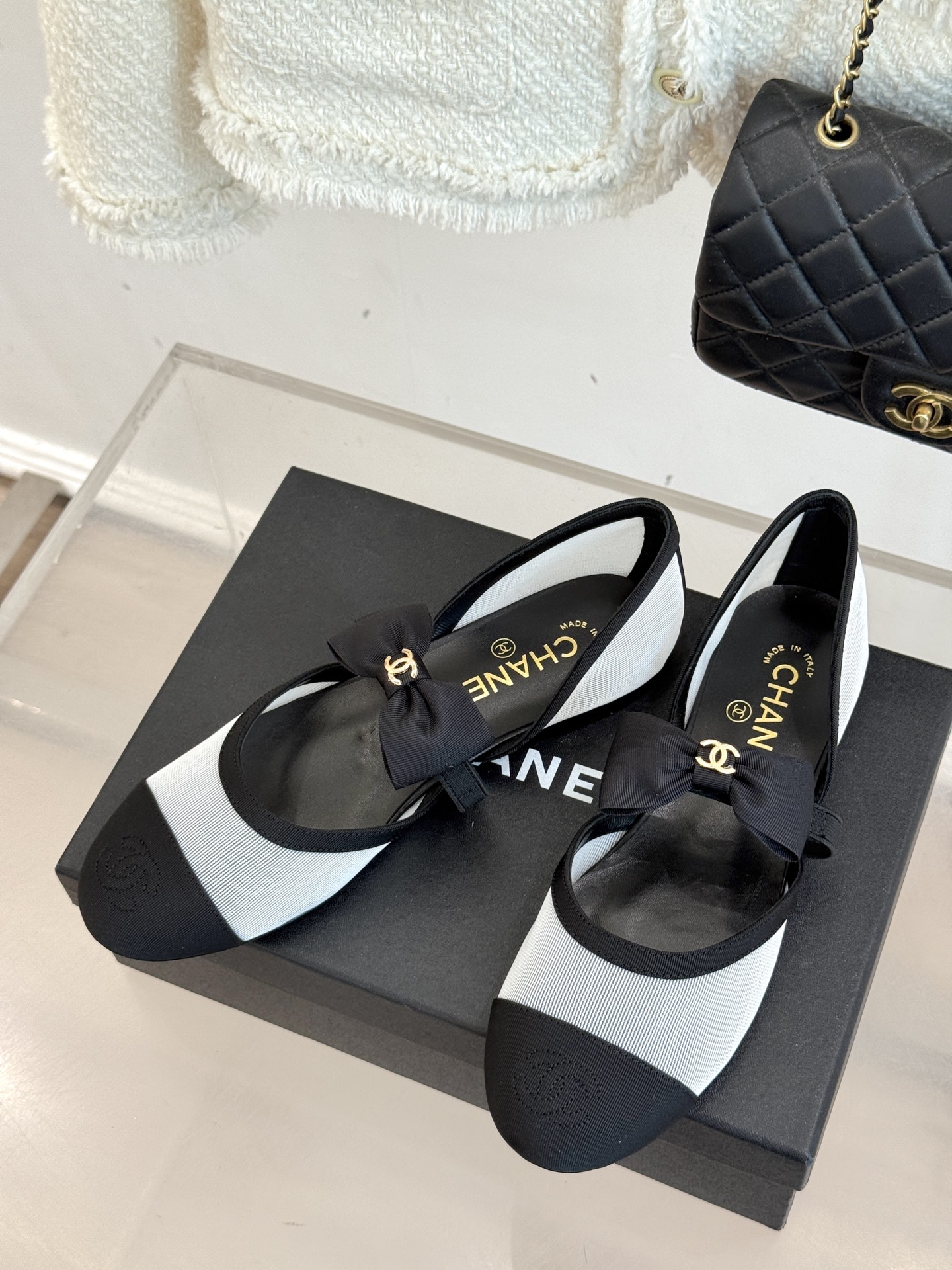 网面CHANE*｜小香25。春夏新品
中空蝴蝶结玛丽珍鞋
法式风情 真是美到心尖尖上啦！
优雅又浪漫的仙