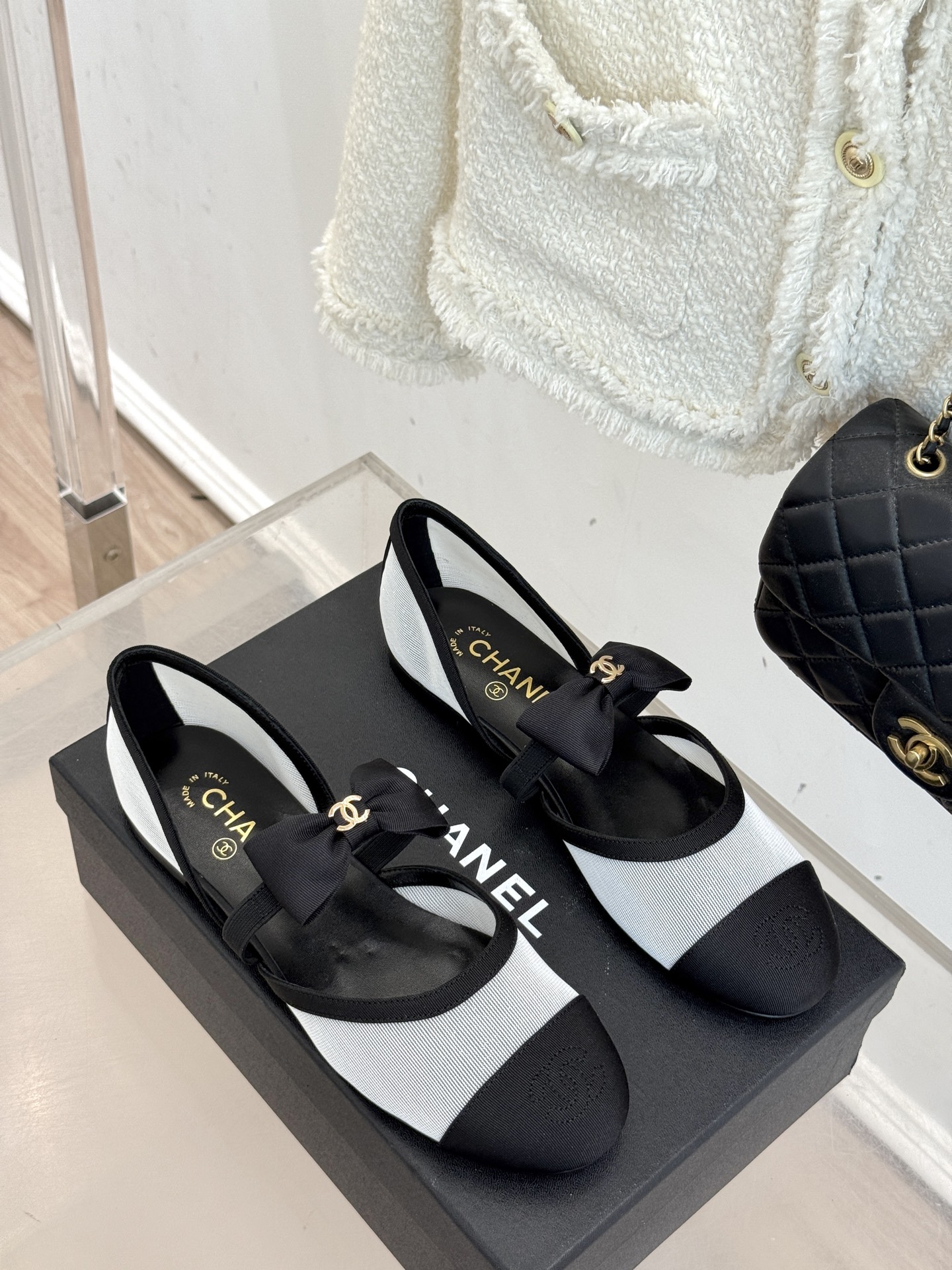 网面CHANE*｜小香25。春夏新品
中空蝴蝶结玛丽珍鞋
法式风情 真是美到心尖尖上啦！
优雅又浪漫的仙