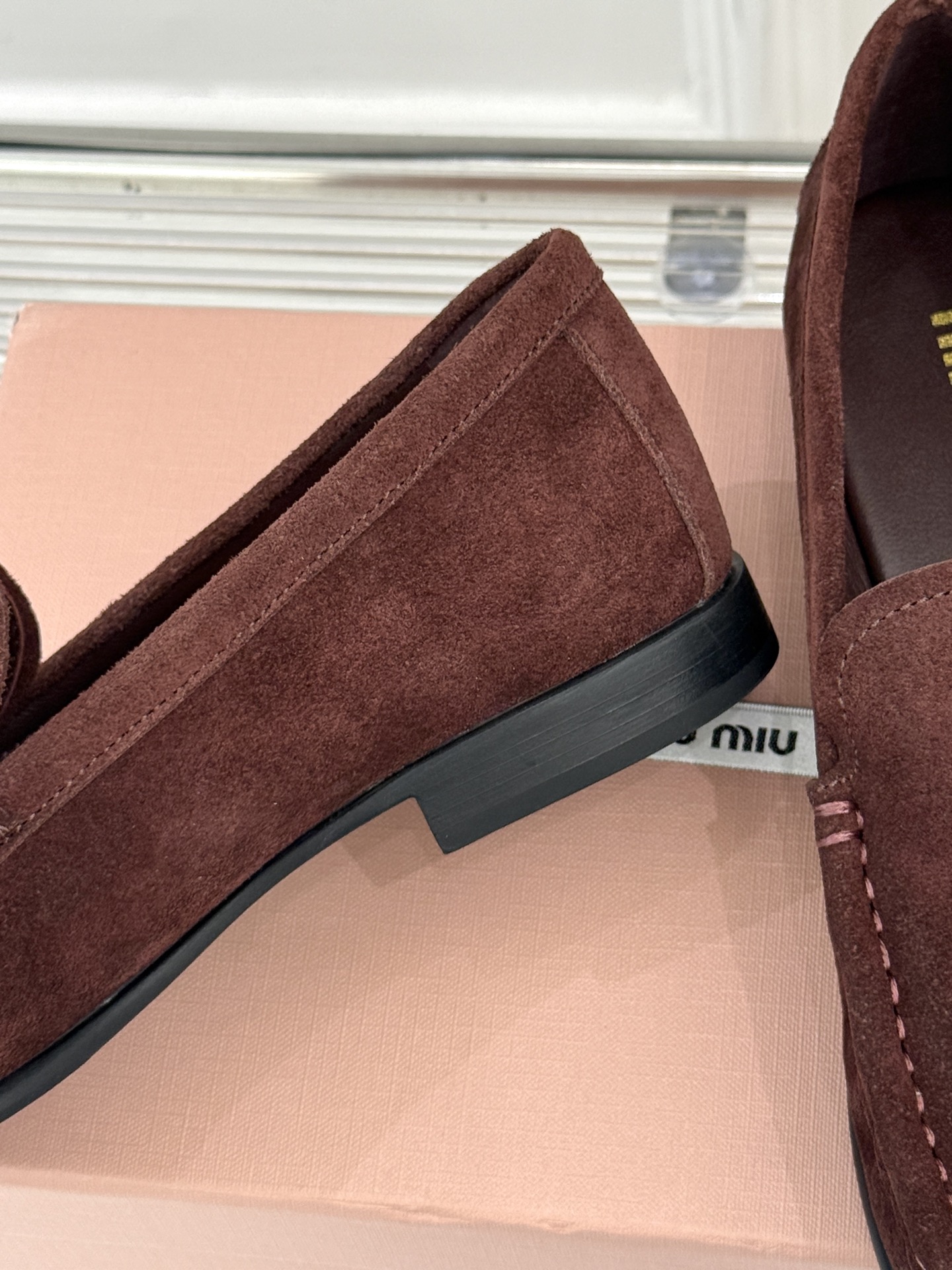 
MiuMiu/缪缪经典字母复古乐福鞋
这双字母乐福鞋 真的是一眼就爱上
完全长在我的审美点上！
是优雅