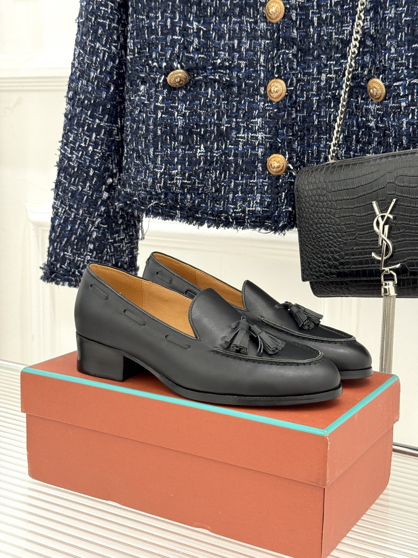 Loro Piana Mocassins Rétro à Franges en Cuir Noir pour Femme