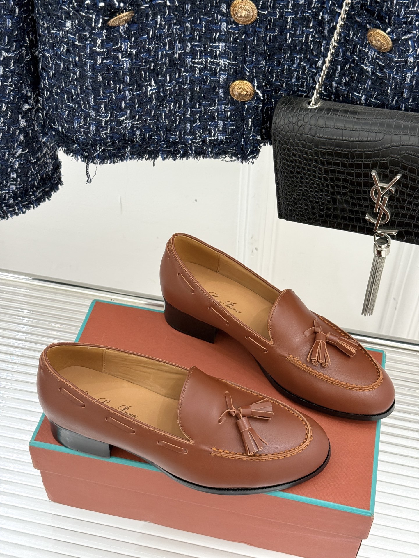 Loro Piana25WF新品流苏复古乐福鞋
这款LP乐福鞋的灵感源自
Sergio Loro Pi