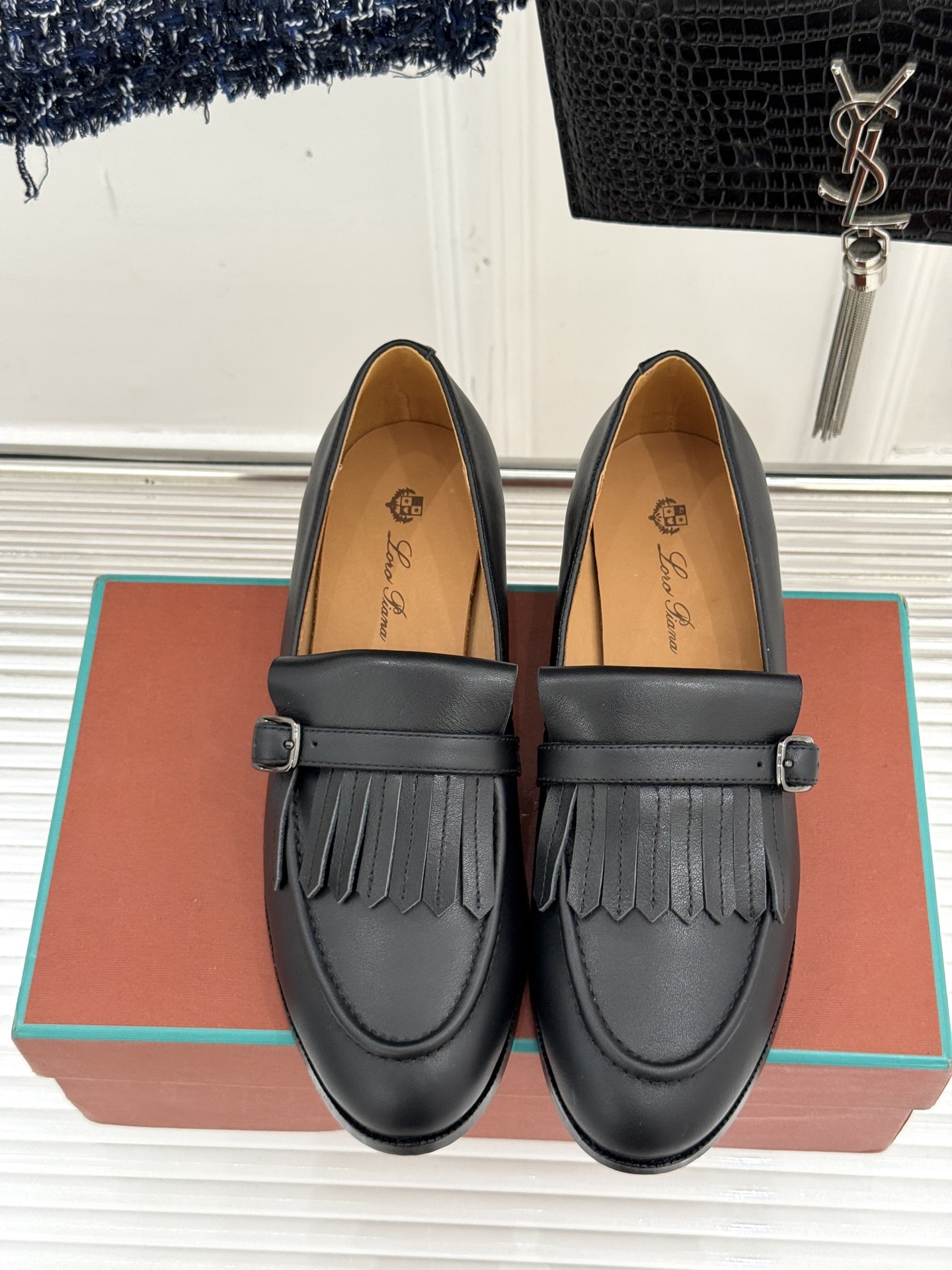 Loro Piana25WF新品流苏复古乐福鞋
这款LP乐福鞋的灵感源自
Sergio Loro Pi