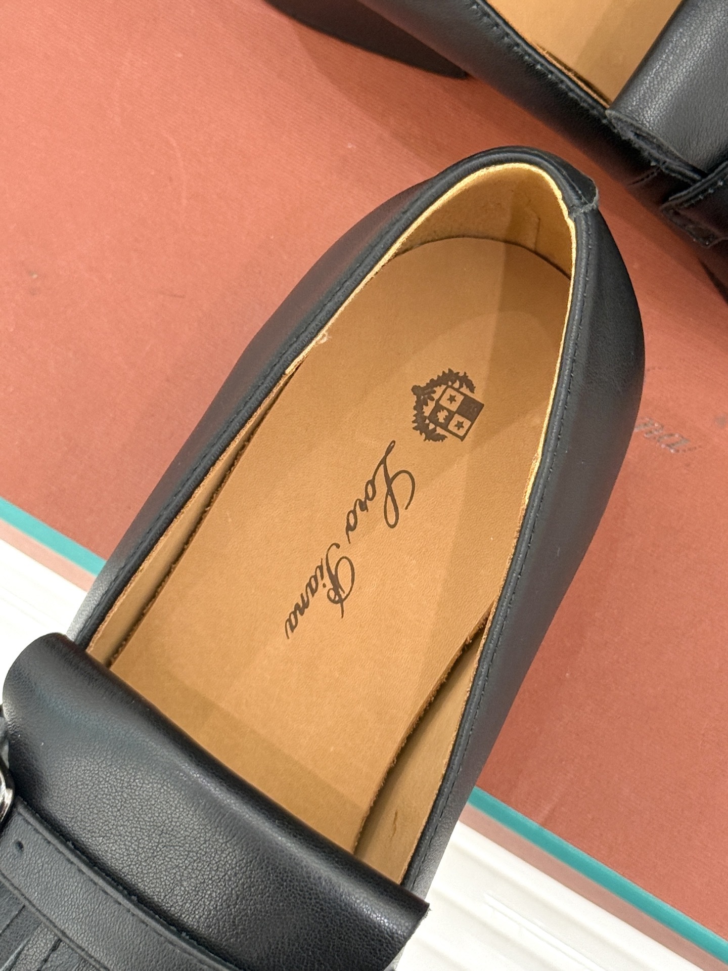 Loro Piana25WF新品流苏复古乐福鞋
这款LP乐福鞋的灵感源自
Sergio Loro Pi