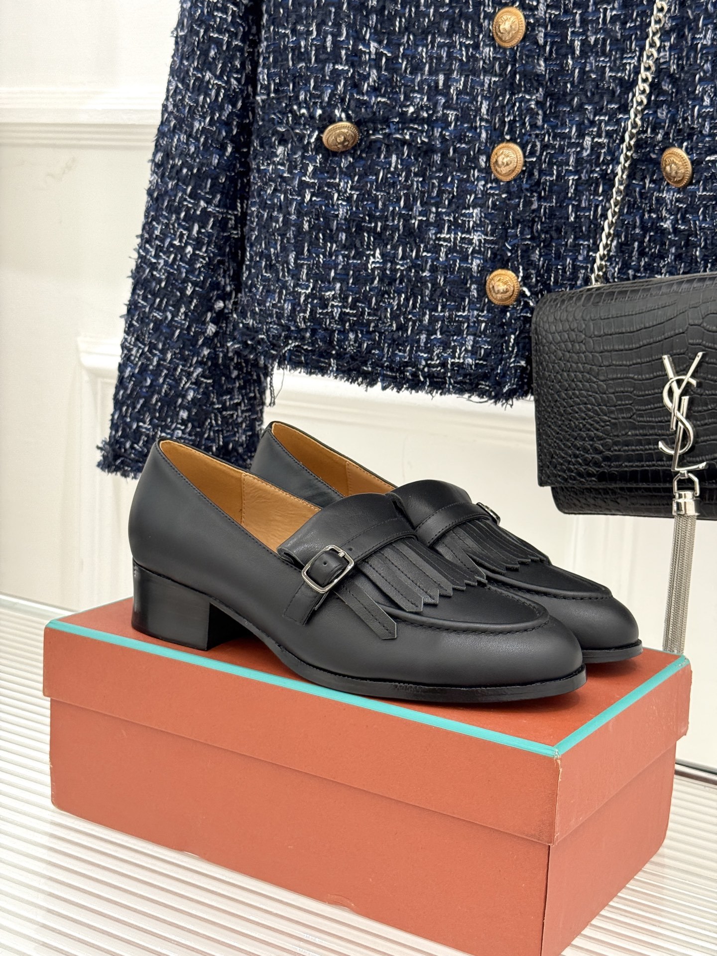 Loro Piana25WF新品流苏复古乐福鞋
这款LP乐福鞋的灵感源自
Sergio Loro Pi