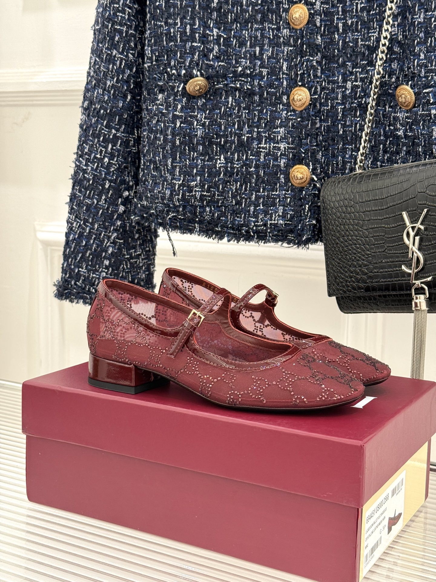 Gucci/古驰25WF春夏新品网纱水钻玛丽珍鞋
这双玛丽珍鞋绝对是时髦精们的梦中情鞋
穿上它,你就是