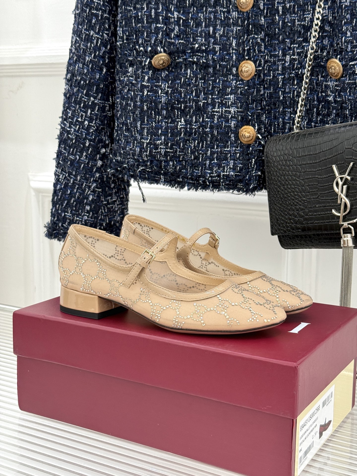 Gucci/古驰25WF春夏新品网纱水钻玛丽珍鞋
这双玛丽珍鞋绝对是时髦精们的梦中情鞋
穿上它,你就是
