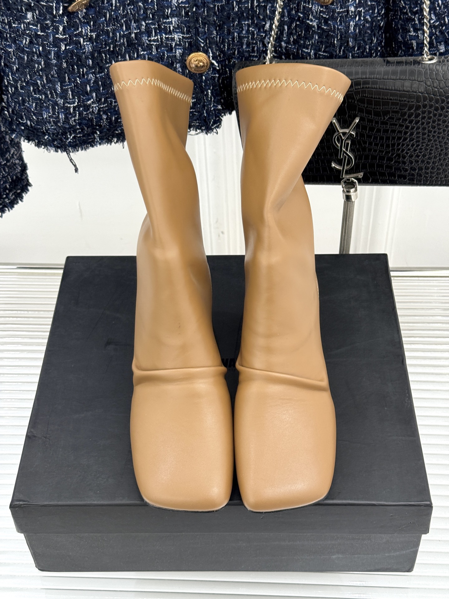 Uma WANG25WF Sheepskin Boots: Innovative Design for Unique Fashion Statement. - 图片 4