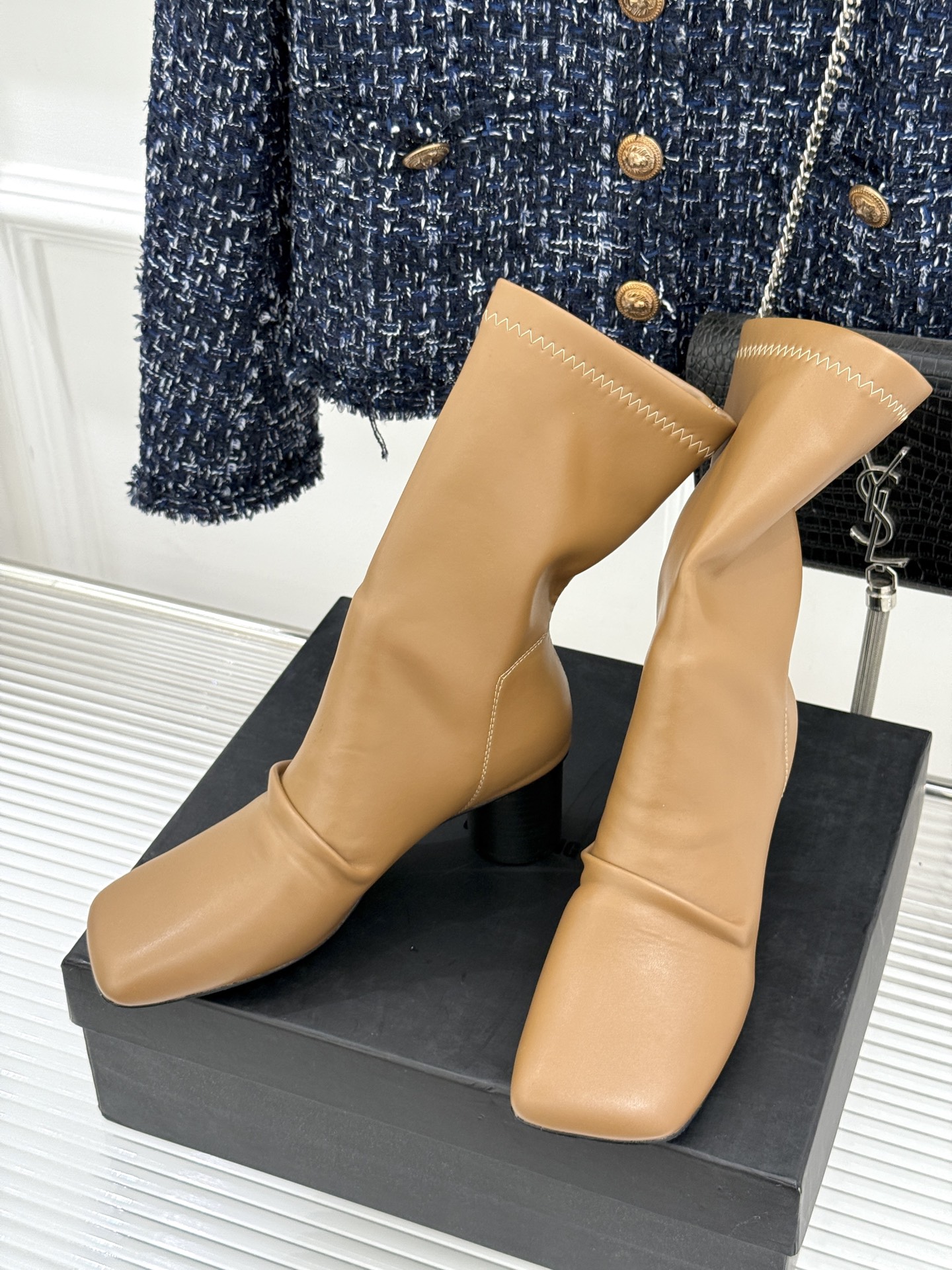 Uma WANG25WF Sheepskin Boots: Innovative Design for Unique Fashion Statement. - 图片 2
