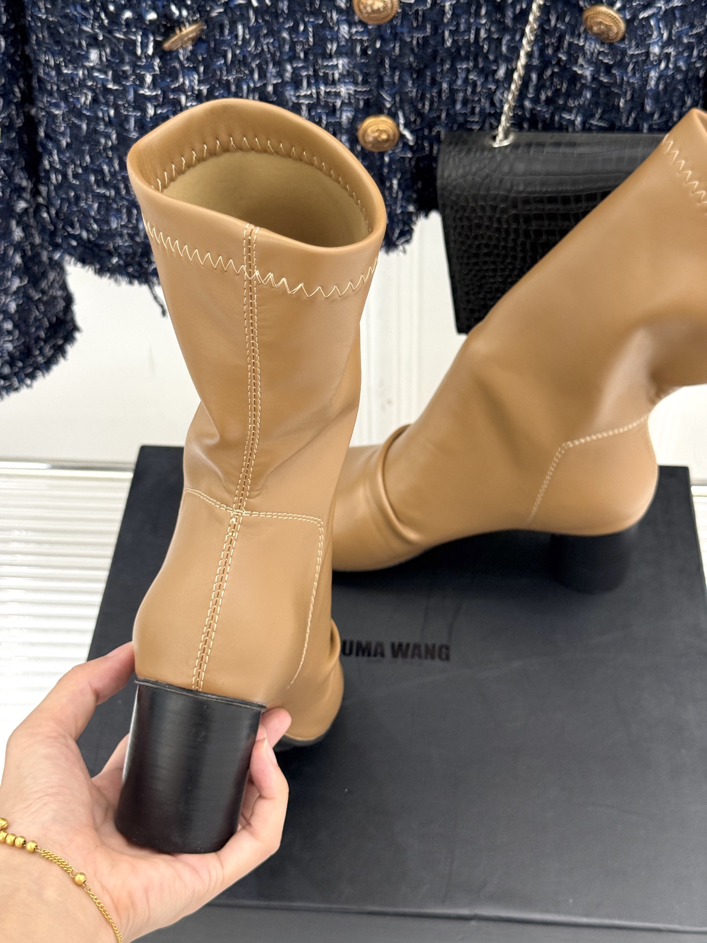 Uma WANG25WF Sheepskin Boots: Innovative Design for Unique Fashion Statement. - 图片 8