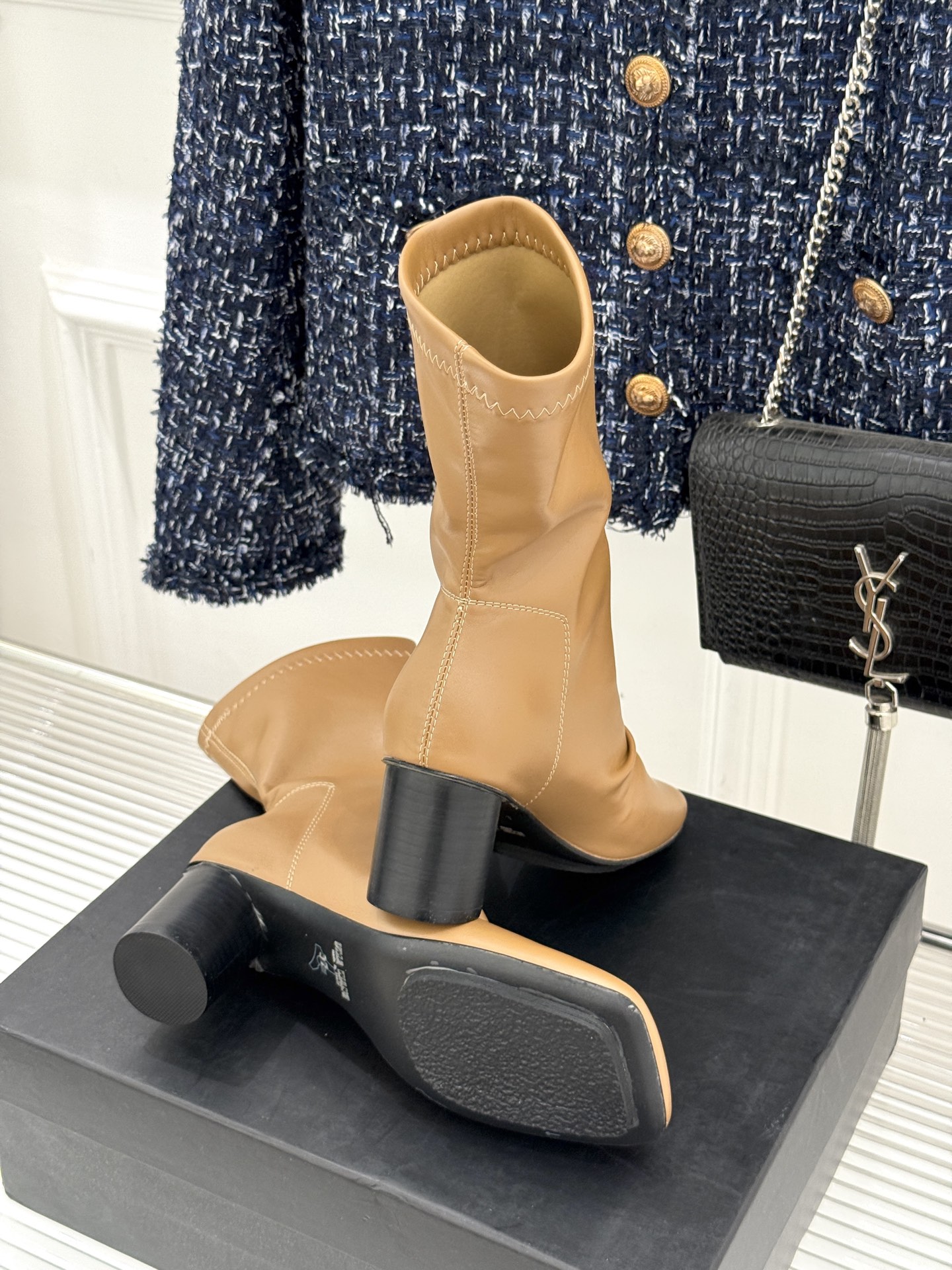 Uma WANG25WF Sheepskin Boots: Innovative Design for Unique Fashion Statement. - 图片 9