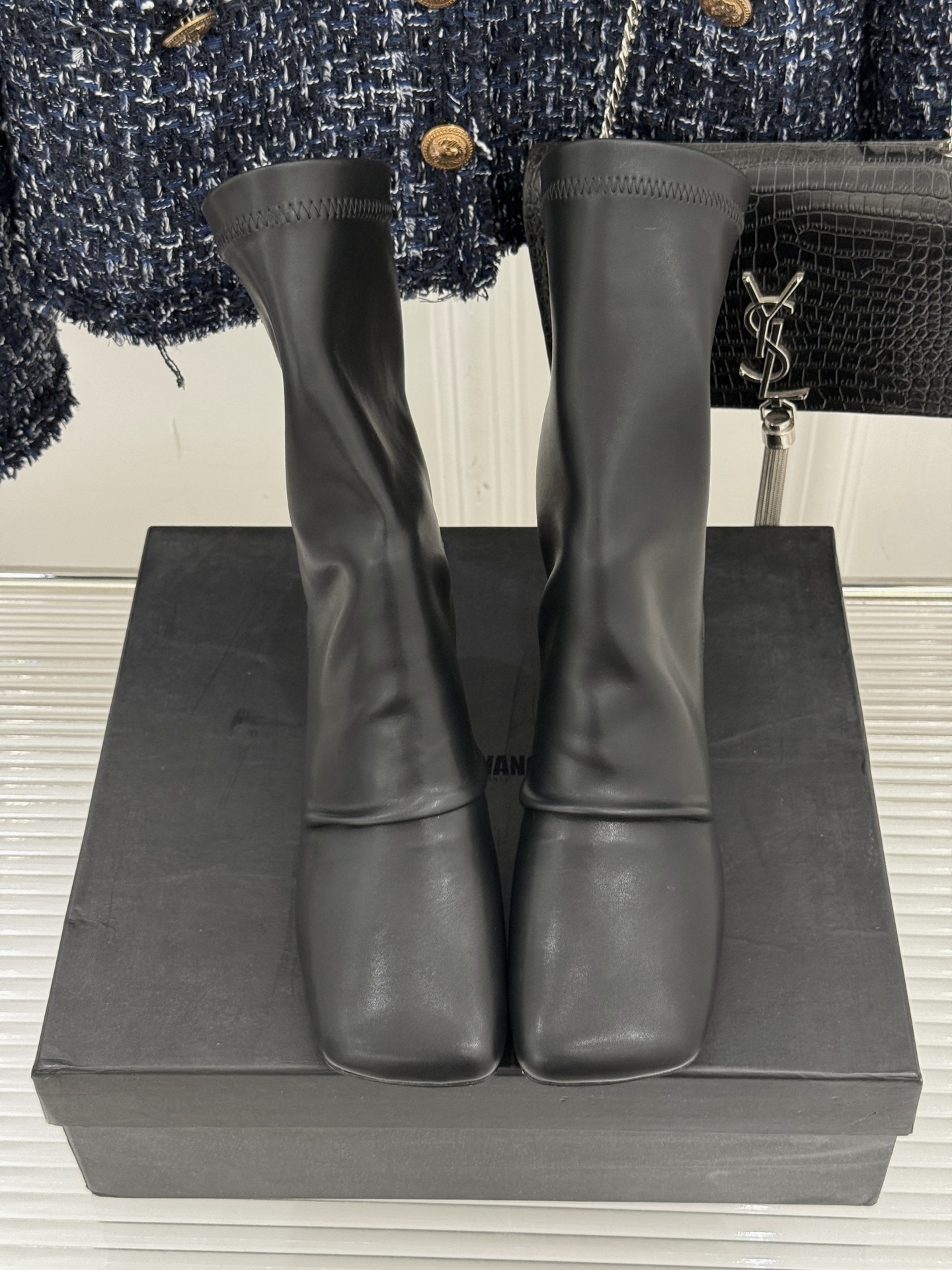 Uma WANG25WF Sheepskin Boots: Innovative Design for Unique Fashion Statement - 图片 4