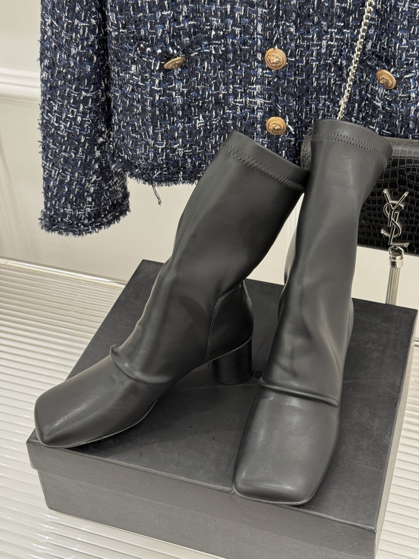 Uma WANG25WF Sheepskin Boots: Innovative Design for Unique Fashion Statement - 图片 2