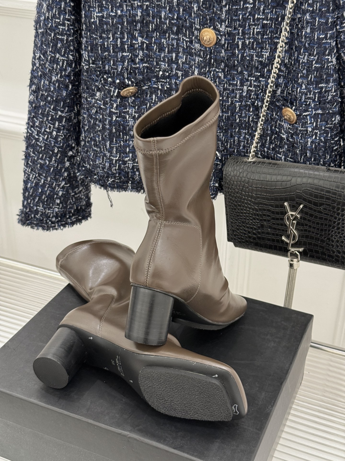 Uma WANG25WF Winter Boots: Innovative Design with Sheep Skin, Custom Fabric, and Unique Style. - 图片 9