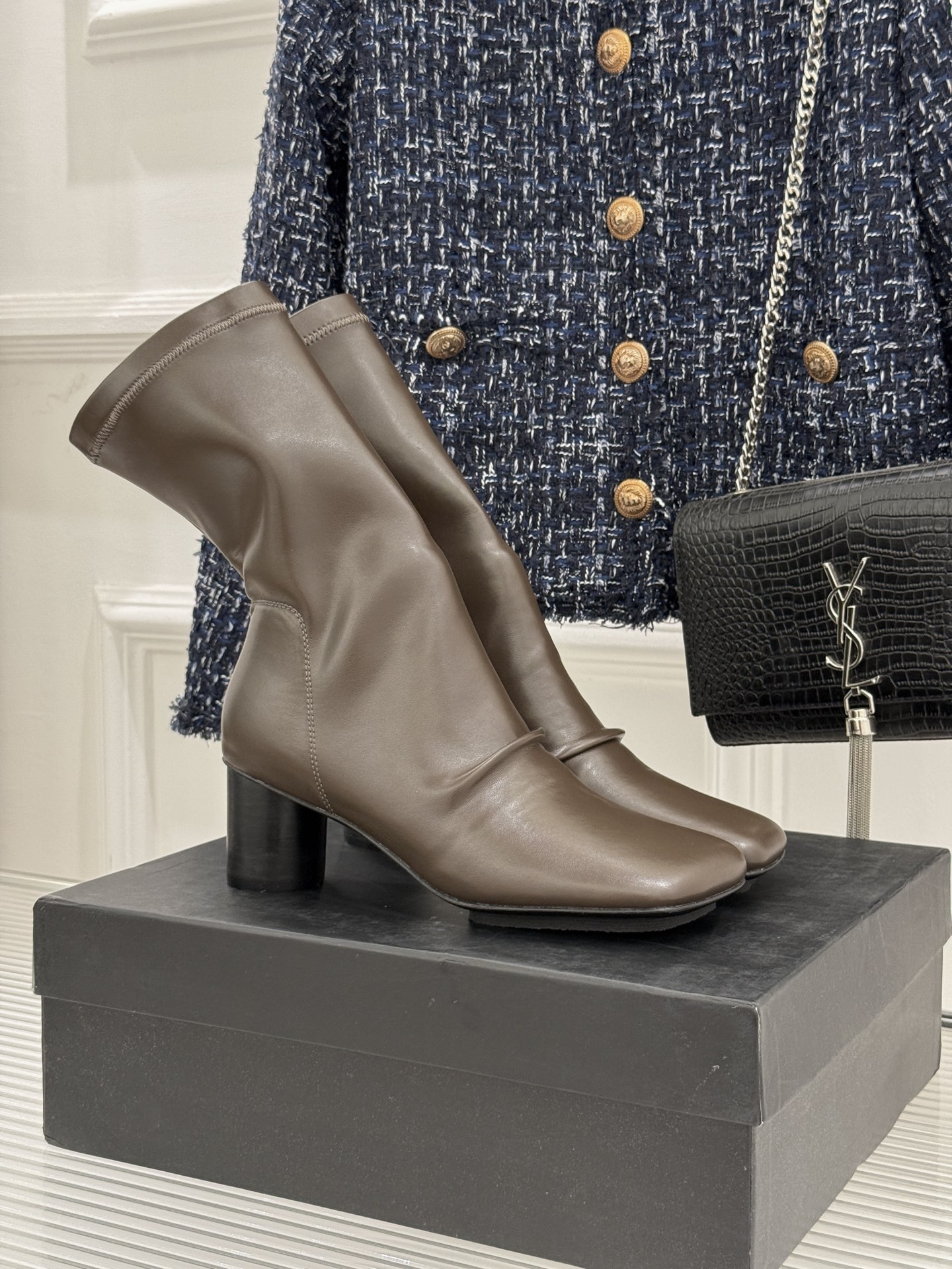 Uma WANG25WF Winter Boots: Innovative Design with Sheep Skin, Custom Fabric, and Unique Style.