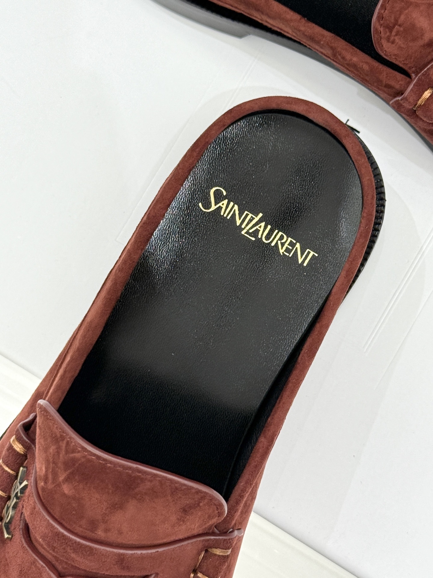 (备注:飞机盒加10)
Saint Lauren*YSL圣罗兰25ss新品
YSL小logo乐福鞋半拖