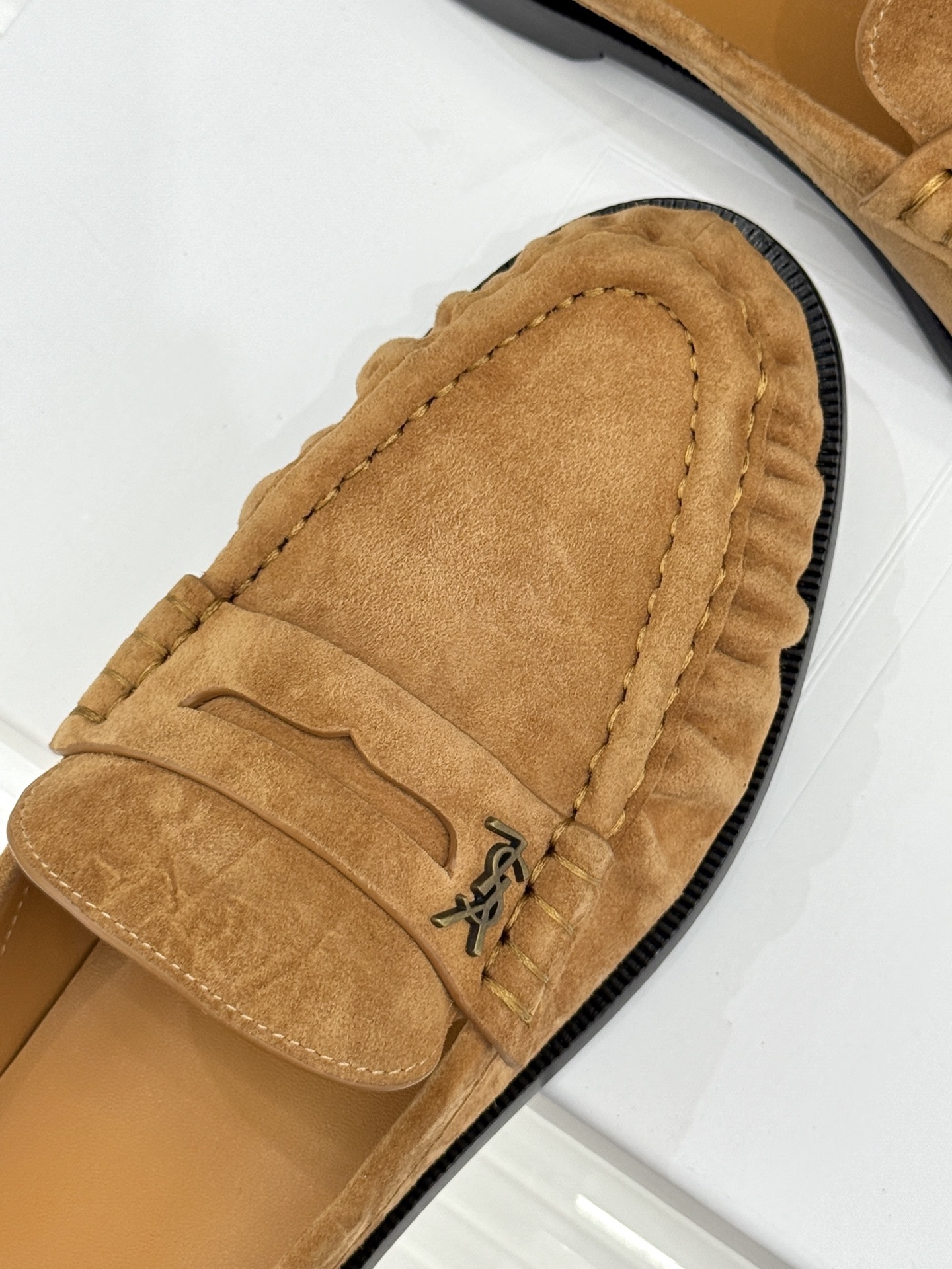 (备注:飞机盒加10)
Saint Lauren*YSL圣罗兰25ss新品
YSL小logo乐福鞋半拖