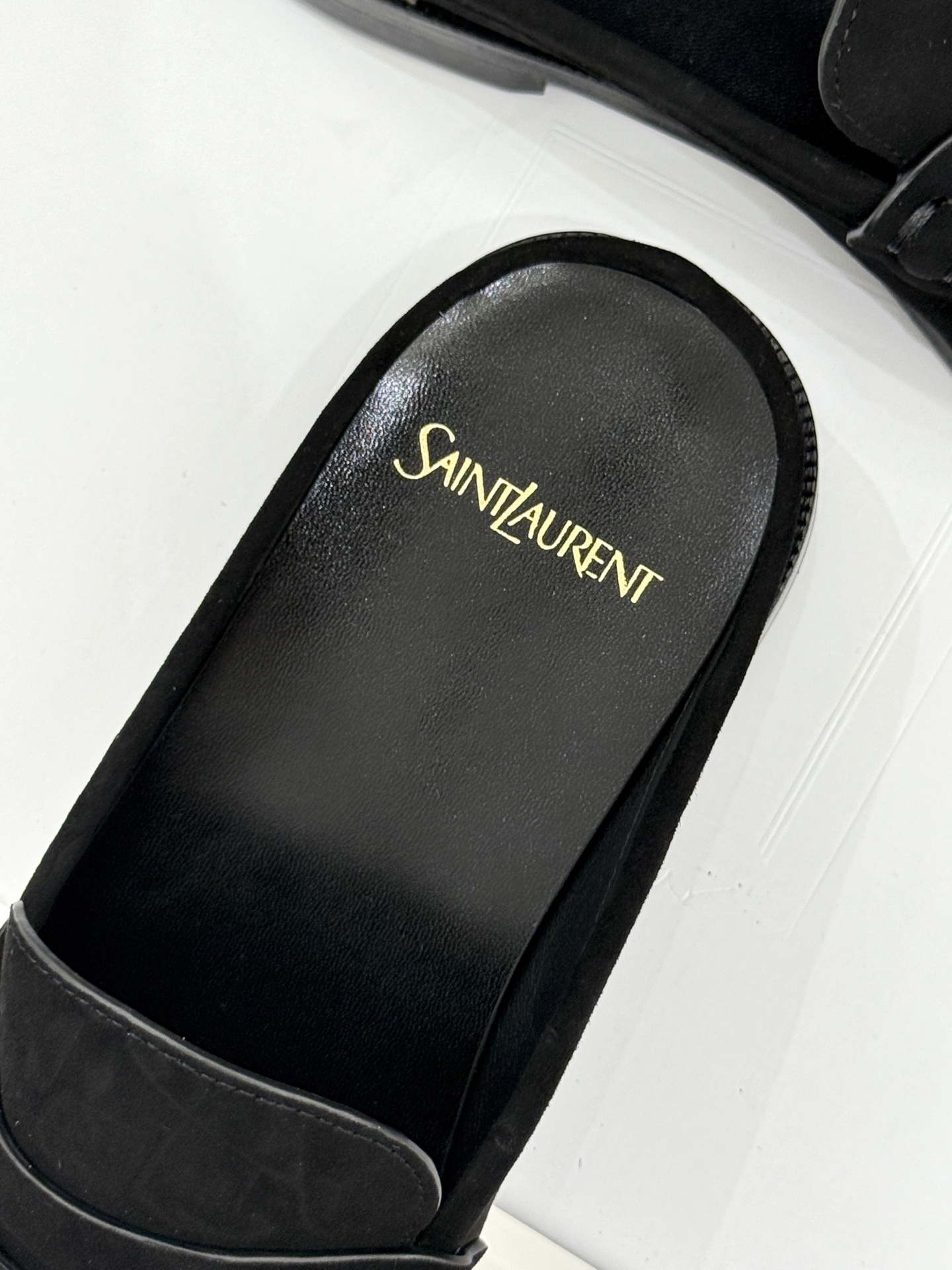 (备注:飞机盒加10)
Saint Lauren*YSL圣罗兰25ss新品
YSL小logo乐福鞋半拖