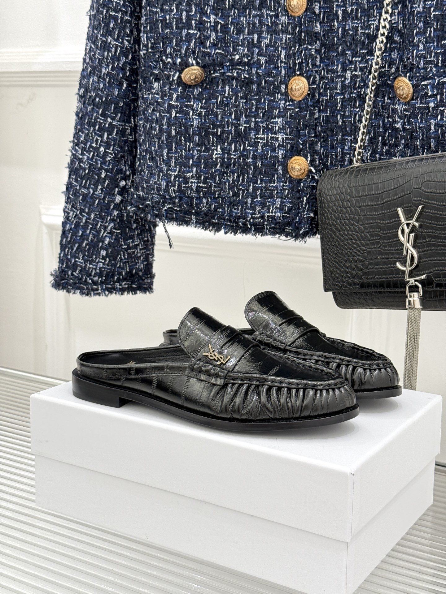 (备注:飞机盒加10)
Saint Lauren*YSL圣罗兰25ss新品
YSL小logo乐福鞋半拖