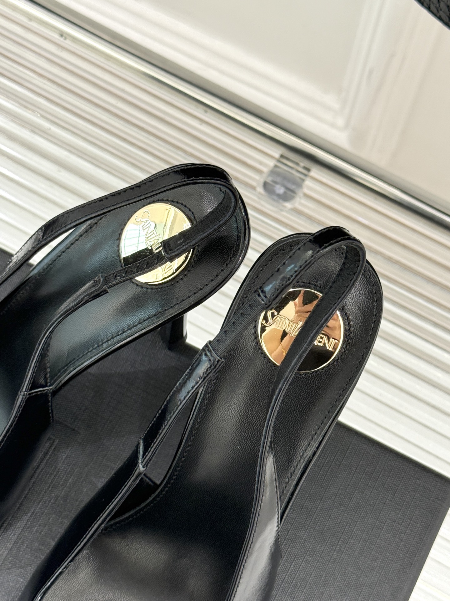 
Saint Lauren*YSL圣罗兰25ss
性感尖头高跟凉鞋
简直是为想在夏日slay全场的姐妹而