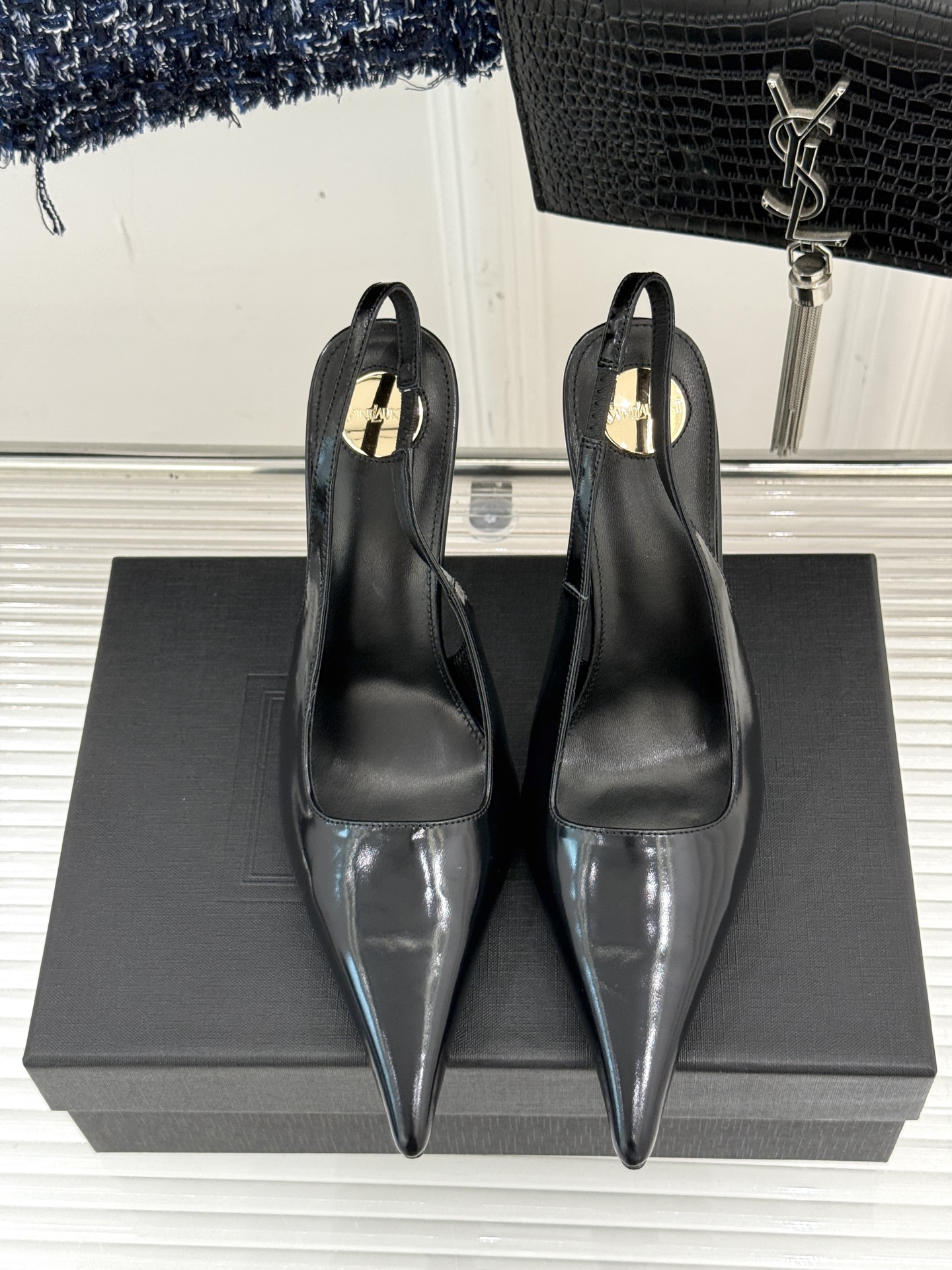 
Saint Lauren*YSL圣罗兰25ss
性感尖头高跟凉鞋
简直是为想在夏日slay全场的姐妹而