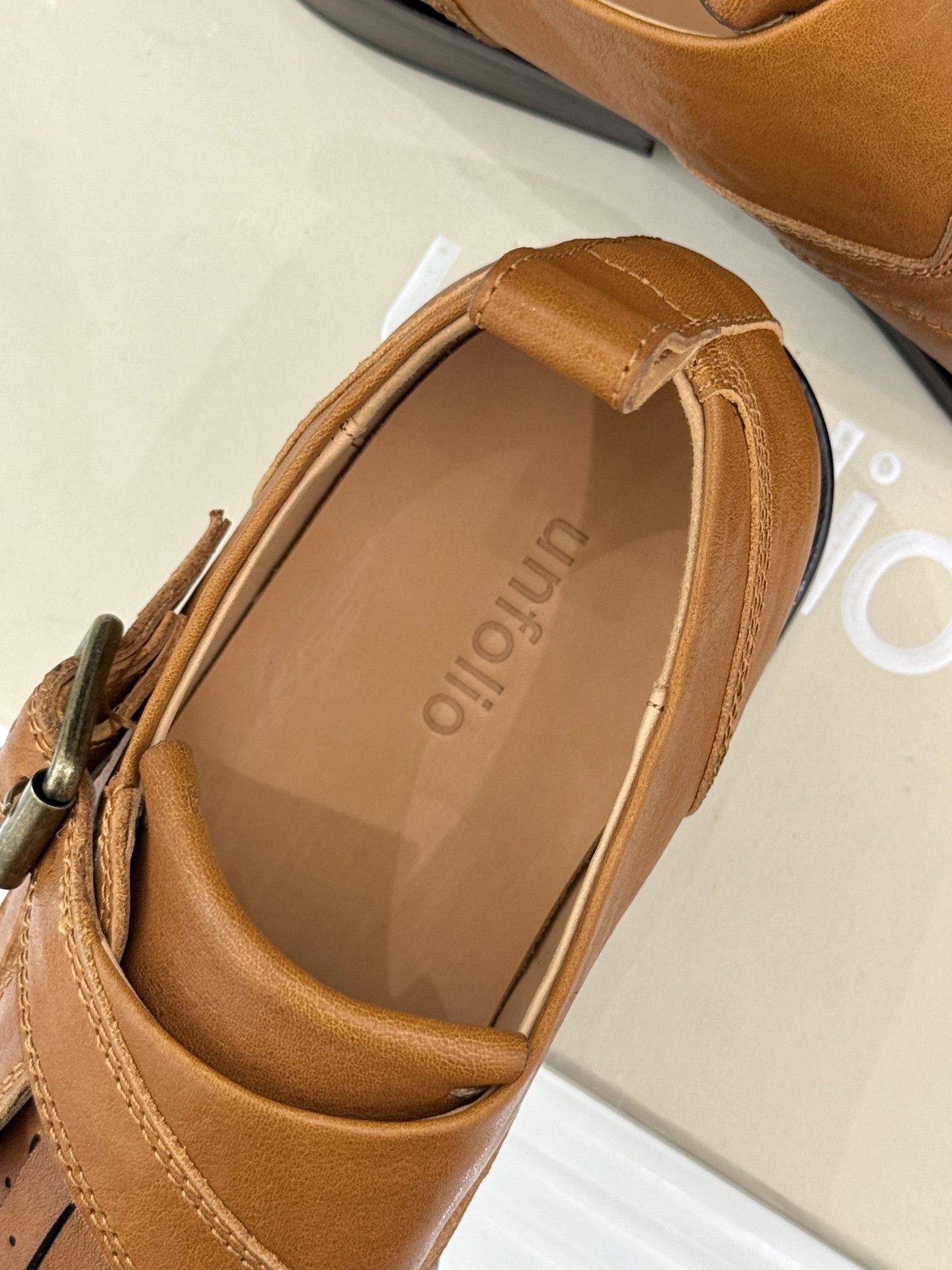 小众品牌unfolio 25WF新品复古小皮鞋!
一双能同时兼顾复古韵味与时髦格调的小皮鞋?
它的设计
