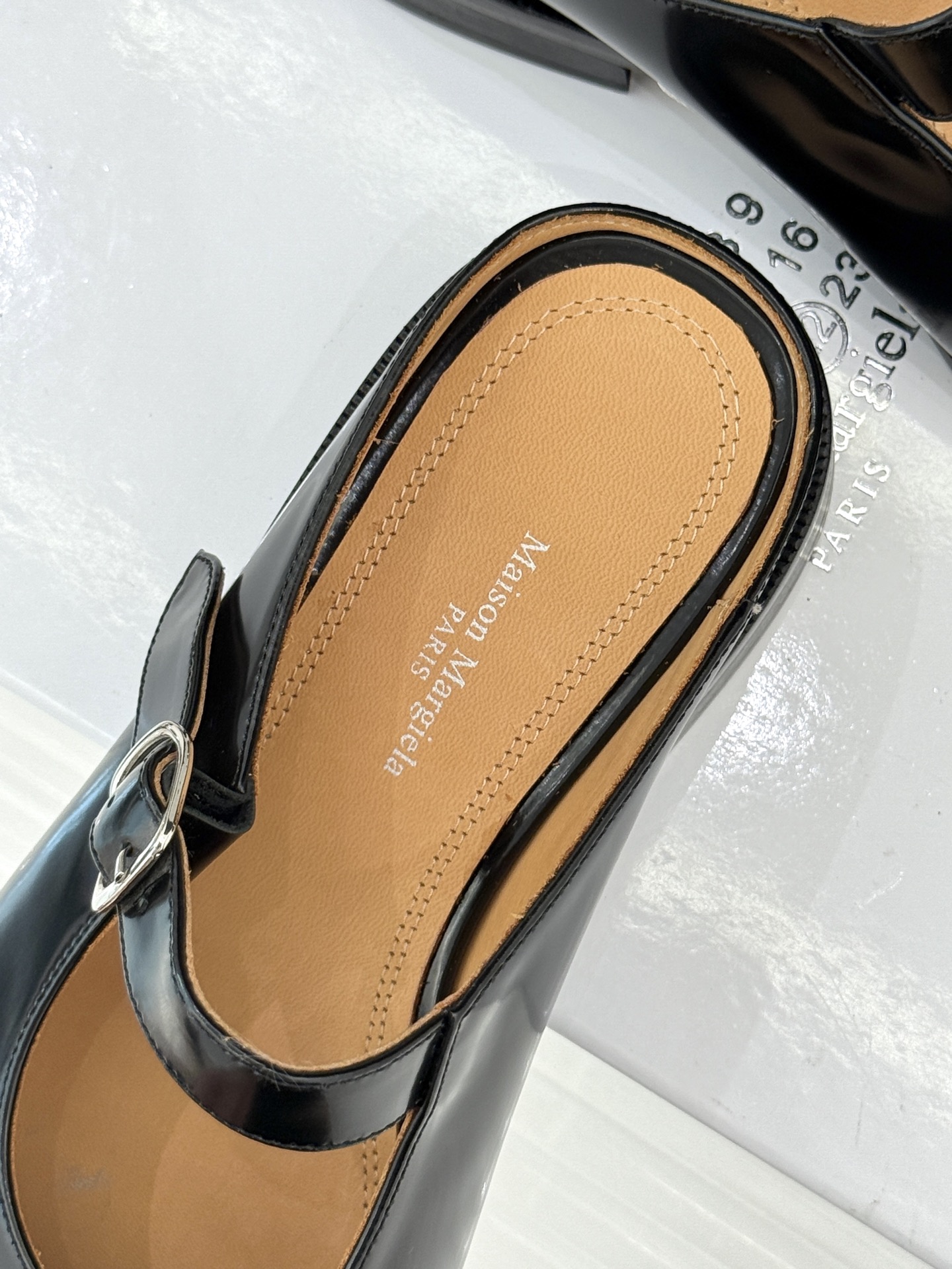 Maison Margiela Mary Jane Shoes: Fashionable Comfort with Classic Tabi Toe Design – Review & Sizing Details - 图片 8