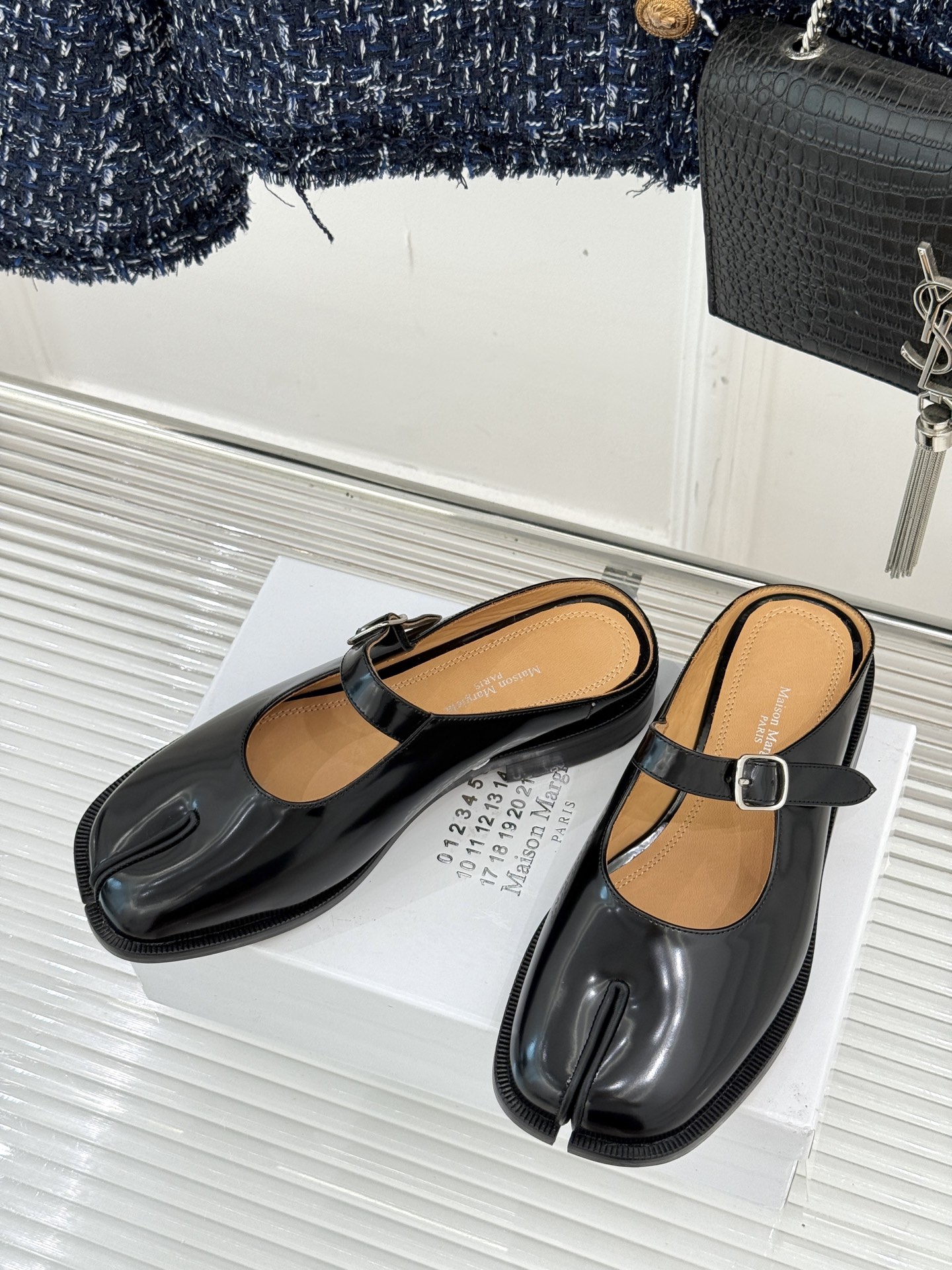 Maison Margiela Mary Jane Shoes: Fashionable Comfort with Classic Tabi Toe Design – Review & Sizing Details - 图片 2