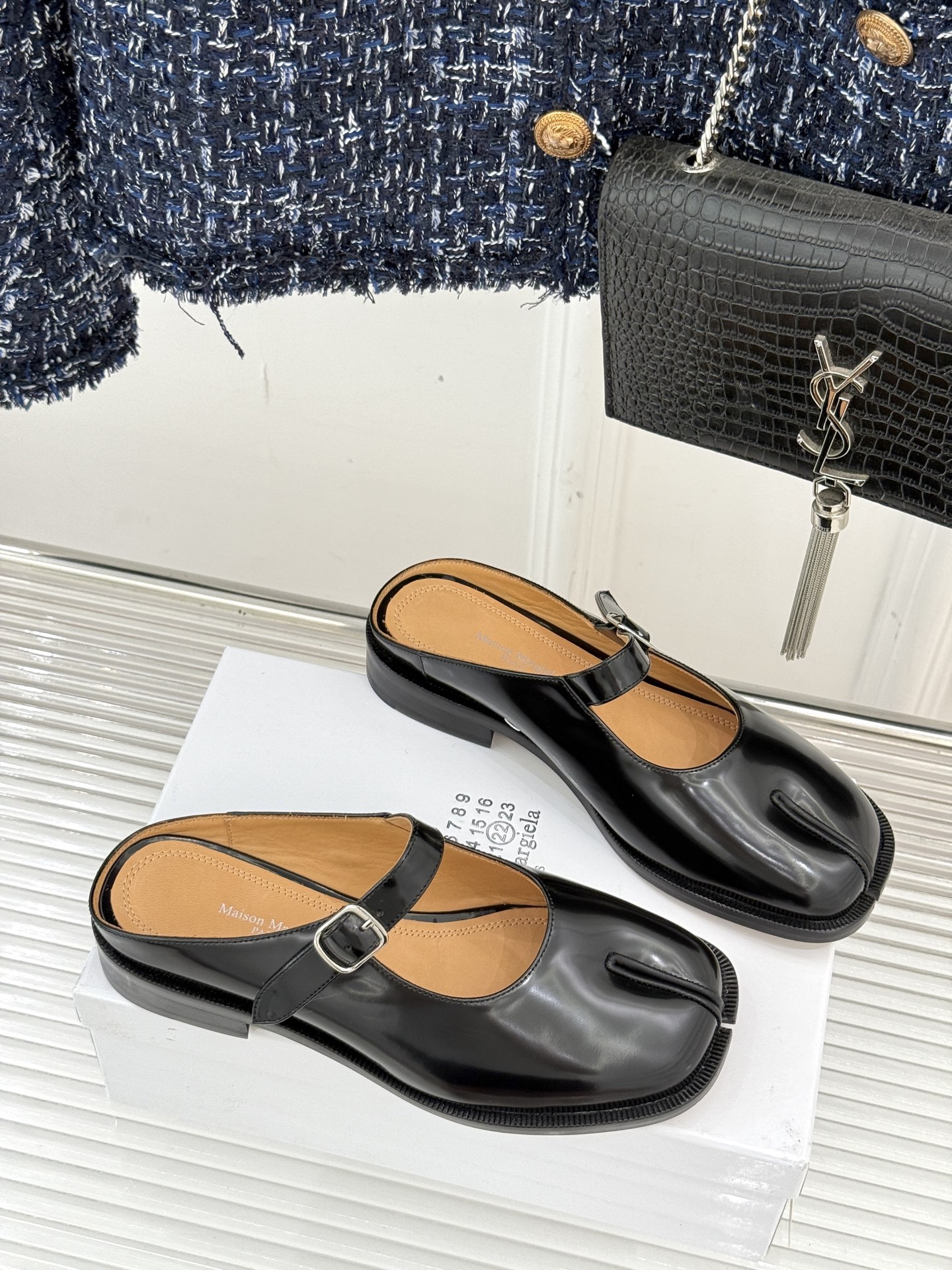 Maison Margiela Mary Jane Shoes: Fashionable Comfort with Classic Tabi Toe Design – Review & Sizing Details - 图片 3