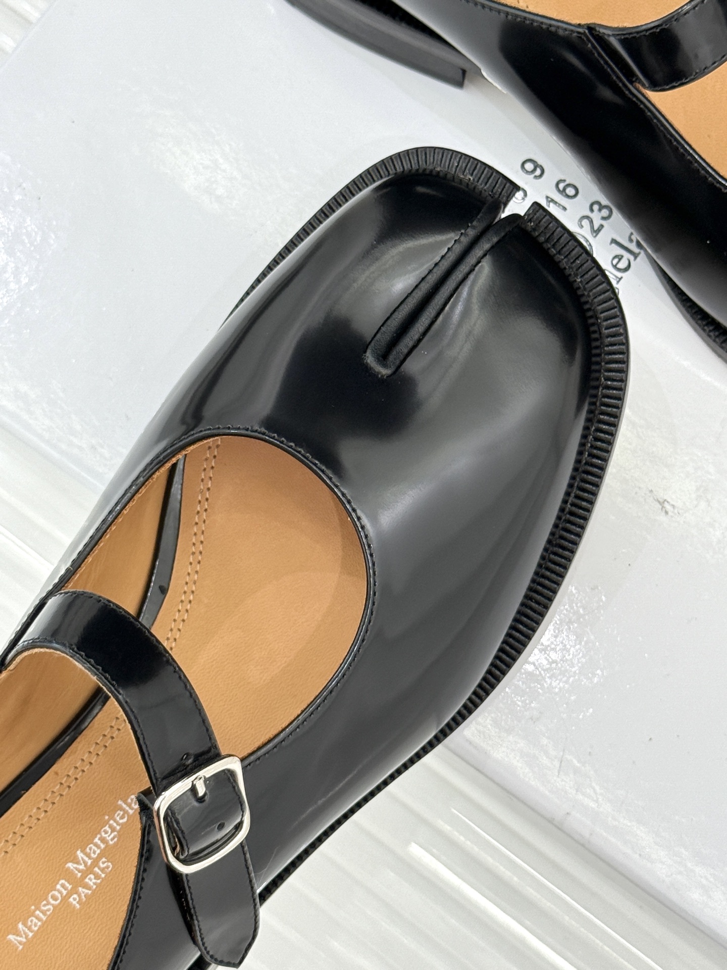 Maison Margiela Mary Jane Shoes: Fashionable Comfort with Classic Tabi Toe Design – Review & Sizing Details - 图片 7