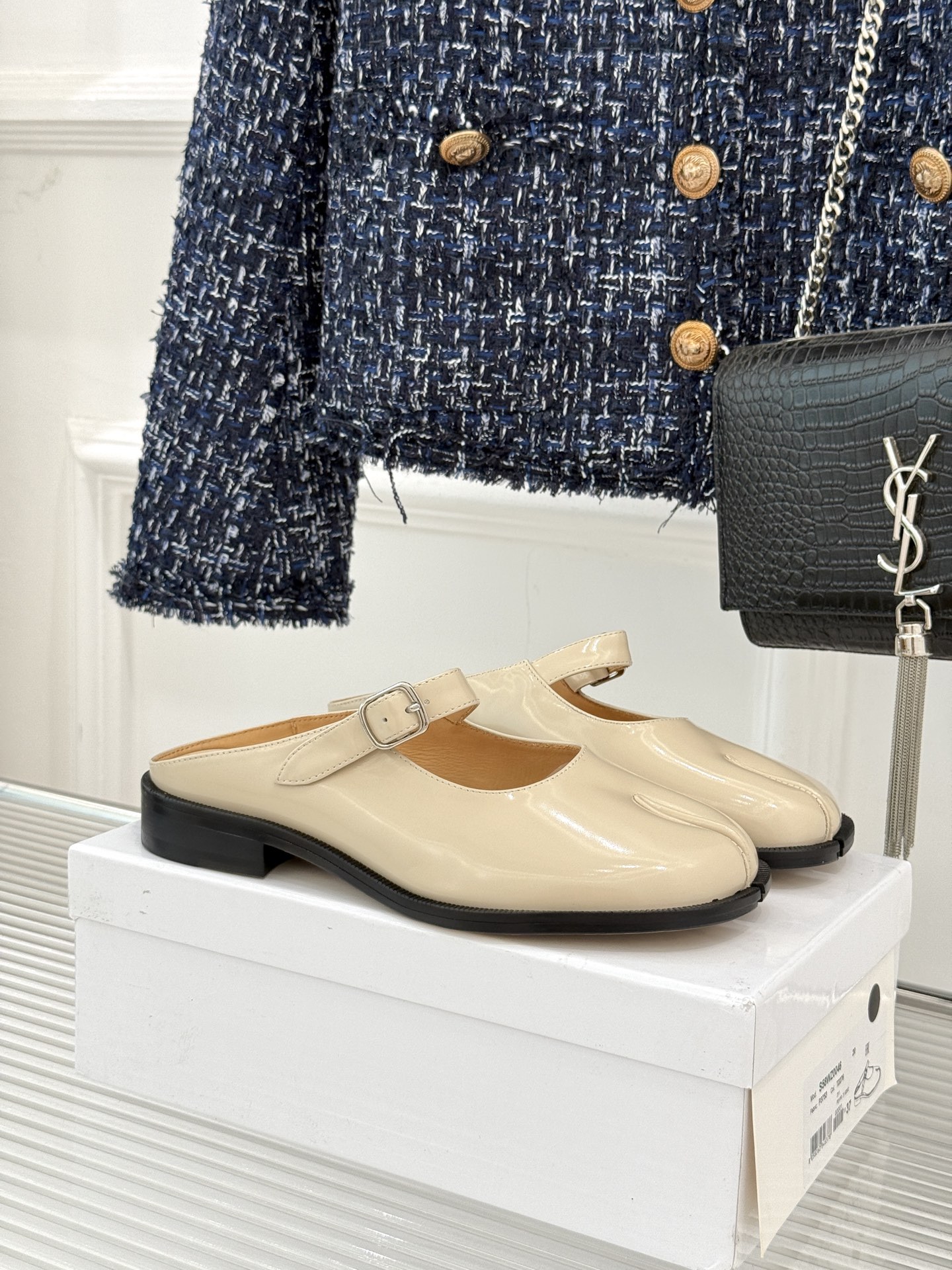 Maison Margiela Mary Jane Shoes: Fashionable Comfort with Classic Tabi Toe Design - 图片 5