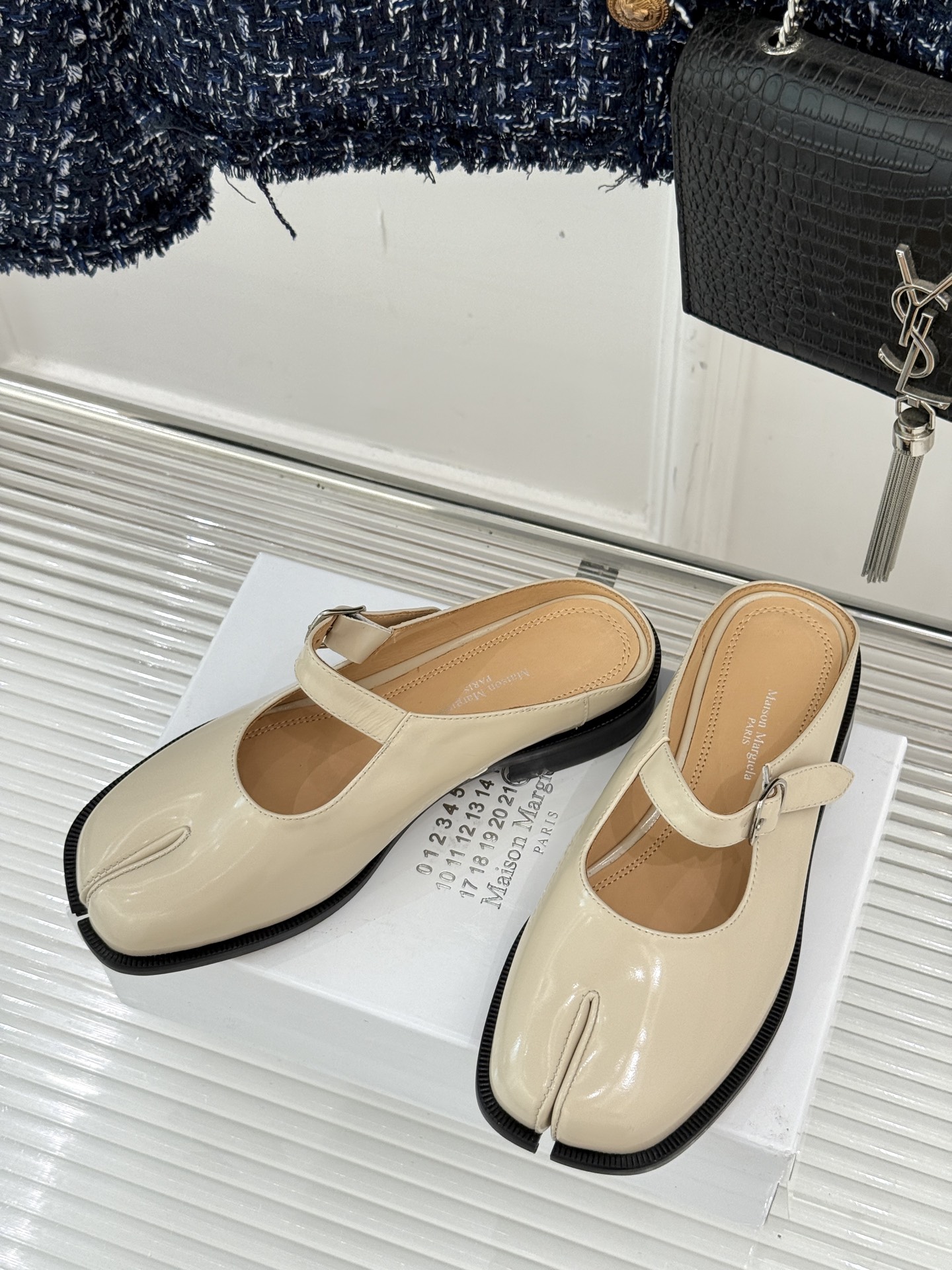 Maison Margiela Mary Jane Shoes: Fashionable Comfort with Classic Tabi Toe Design
