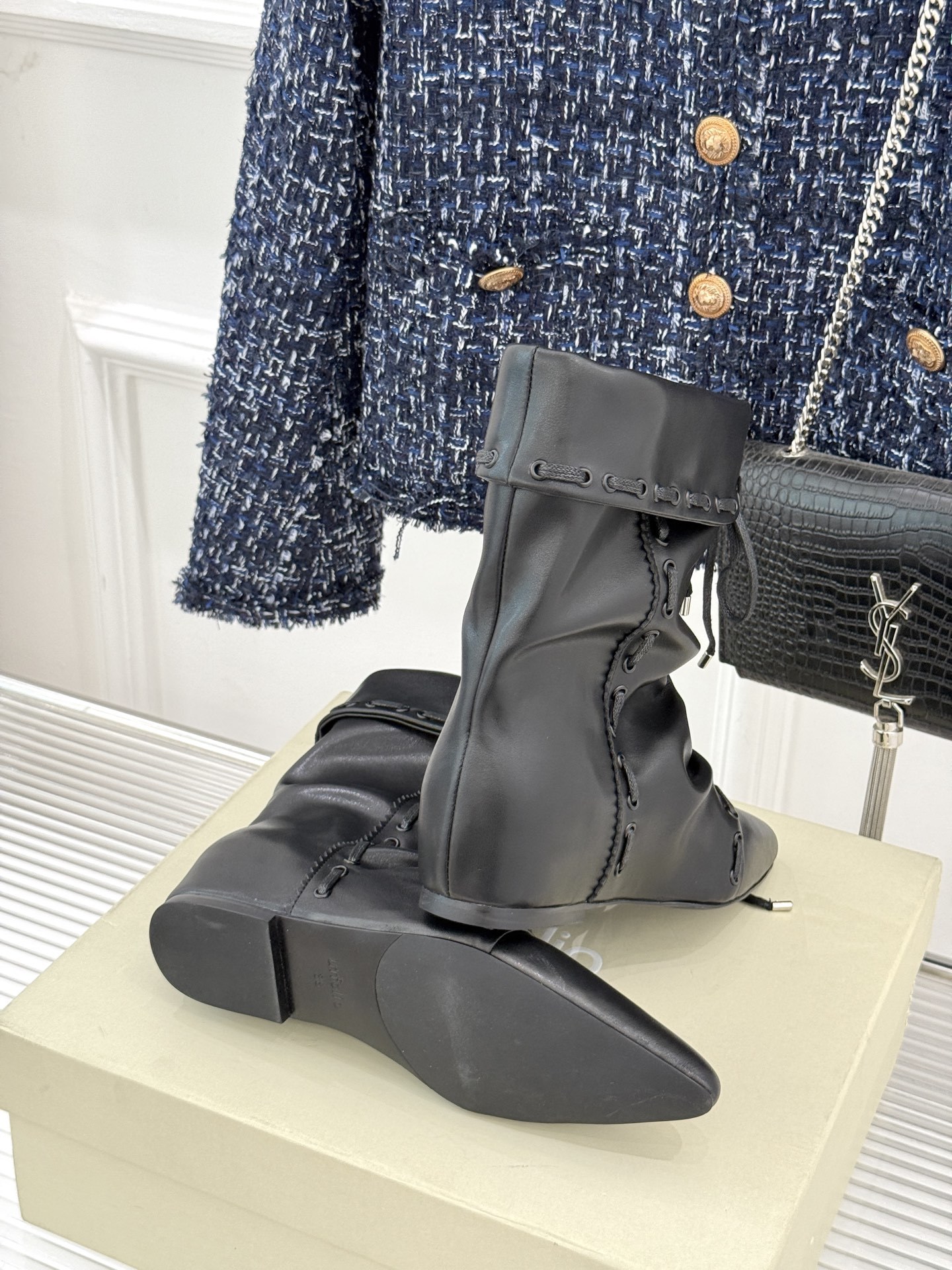 ISABEL MARANT/伊莎贝尔25AW 秋冬新品
复古尖头靴子系列
它将复古元素与现代设计完美融合
