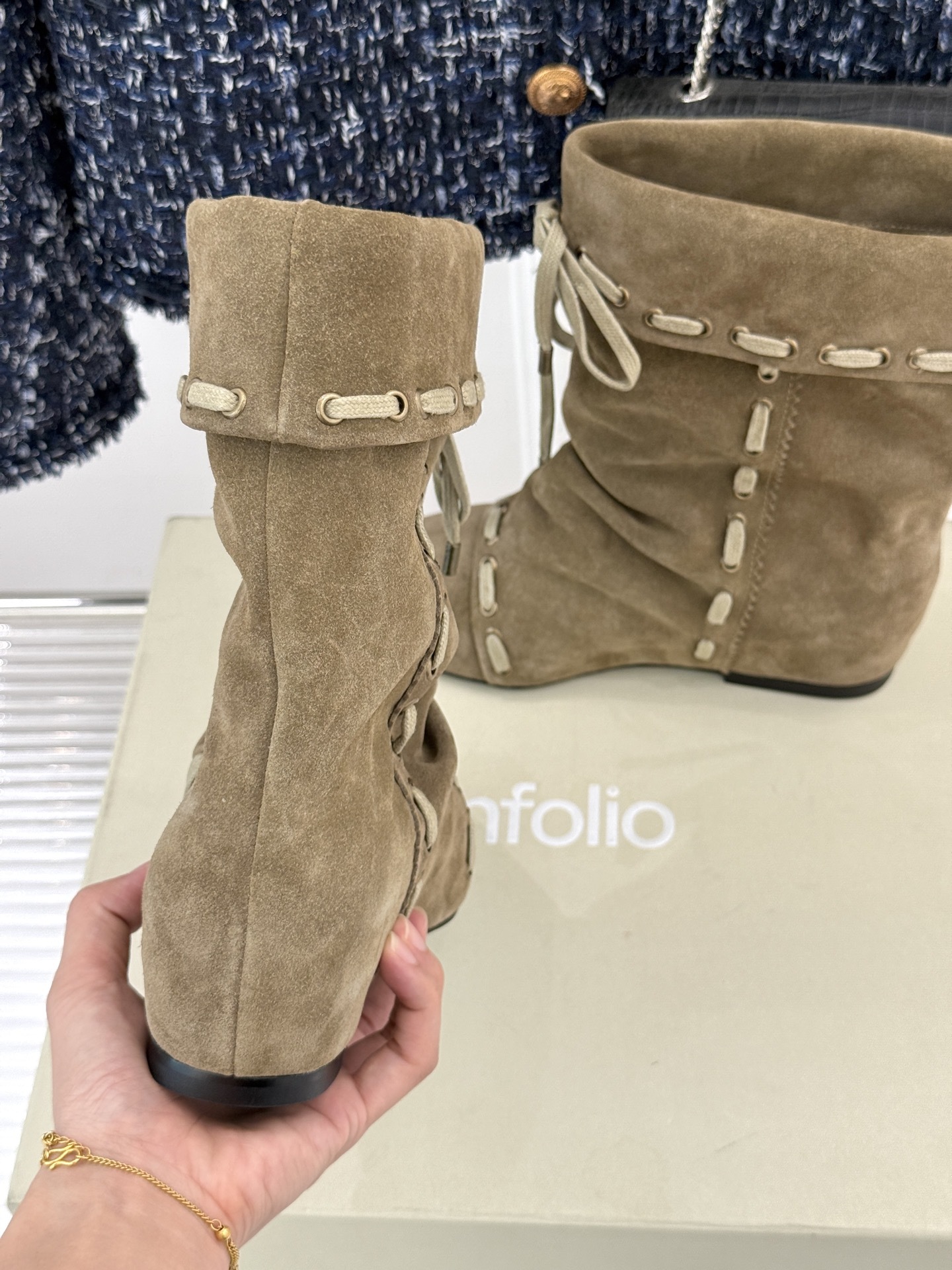 ISABEL MARANT/伊莎贝尔25AW 秋冬新品
复古尖头靴子系列
它将复古元素与现代设计完美融合