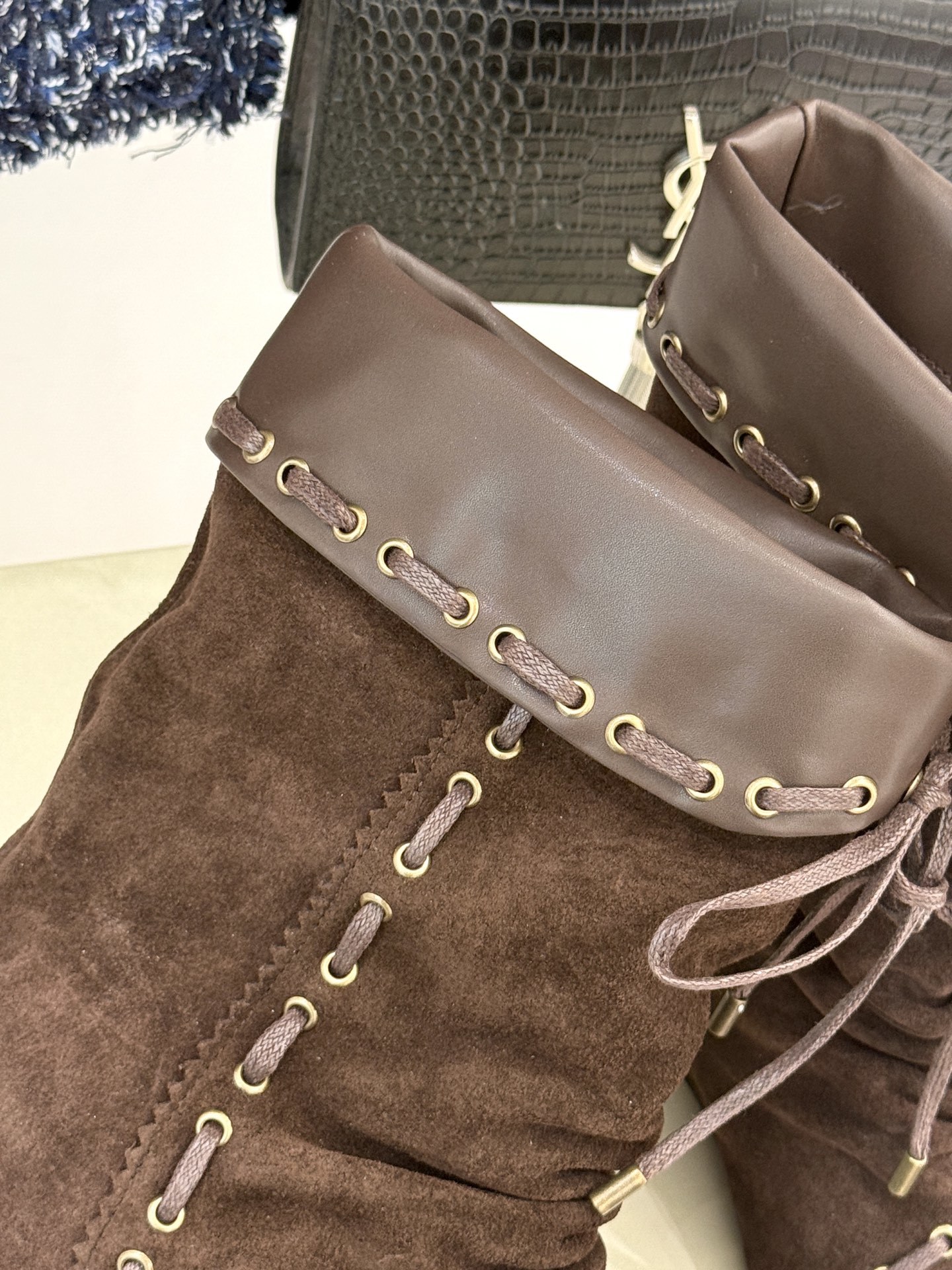 ISABEL MARANT/伊莎贝尔25AW 秋冬新品
复古尖头靴子系列
它将复古元素与现代设计完美融合