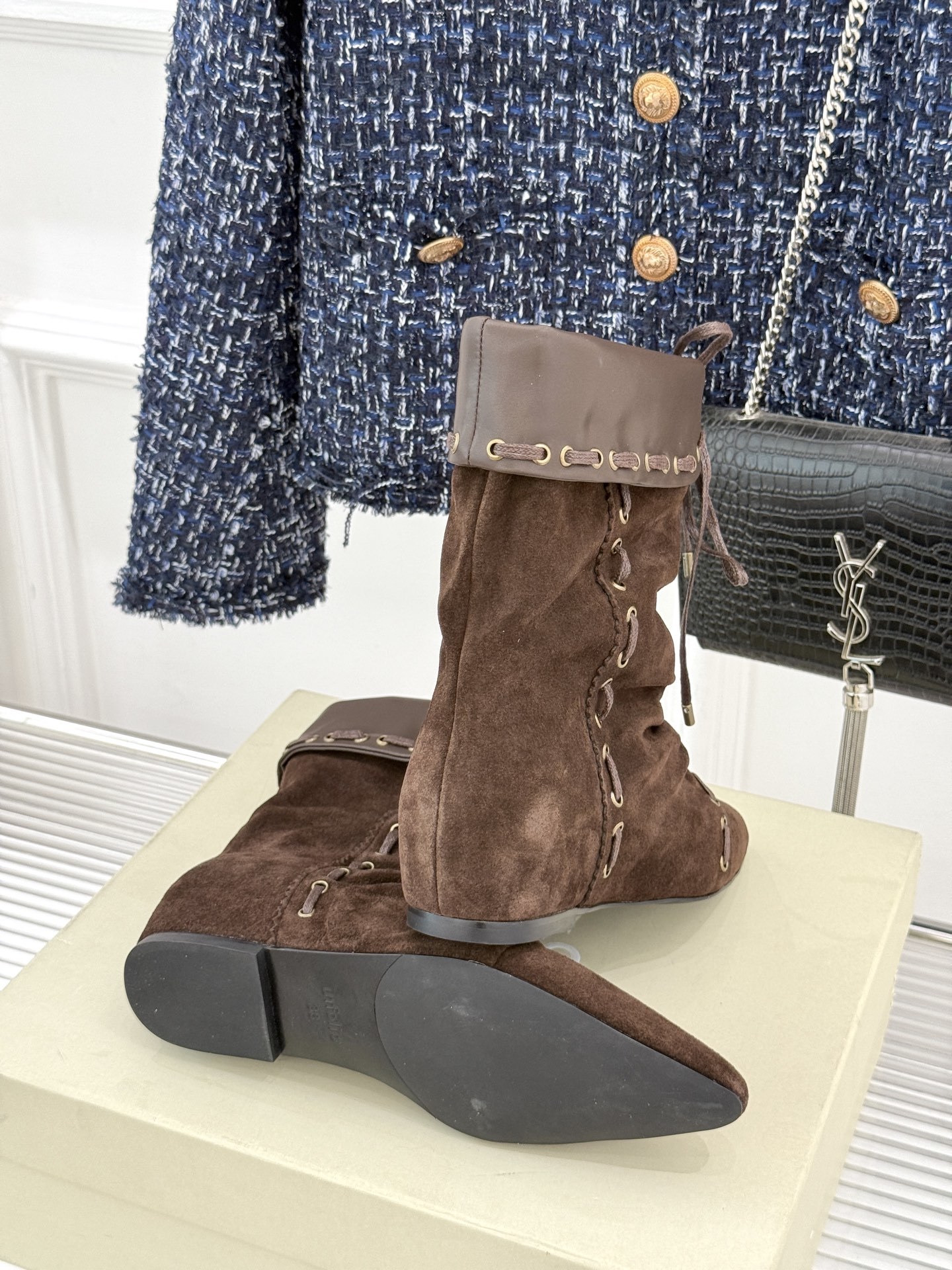 ISABEL MARANT/伊莎贝尔25AW 秋冬新品
复古尖头靴子系列
它将复古元素与现代设计完美融合
