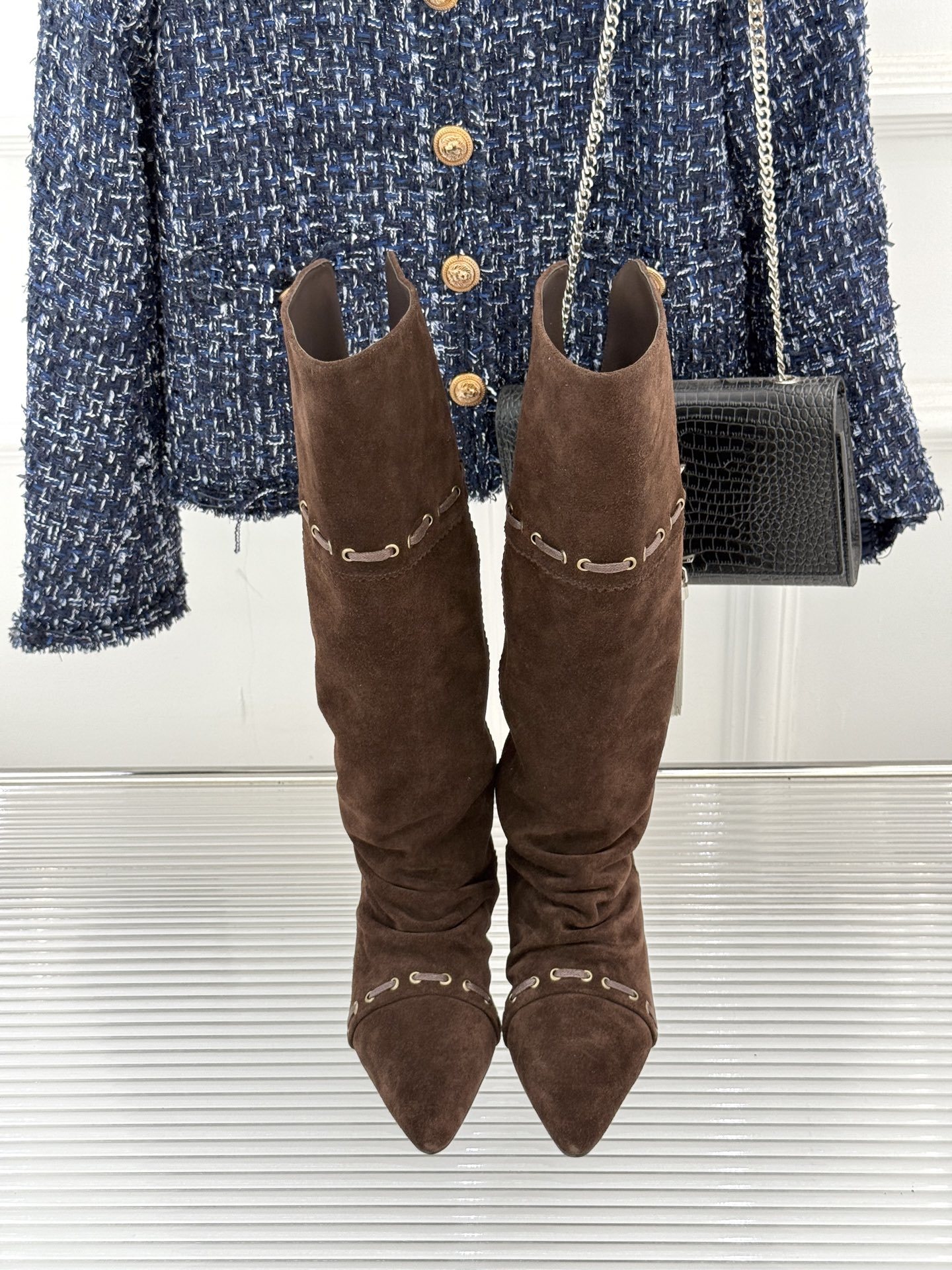 ISABEL MARANT/伊莎贝尔25AW 秋冬新品
复古尖头靴子系列
它将复古元素与现代设计完美融合