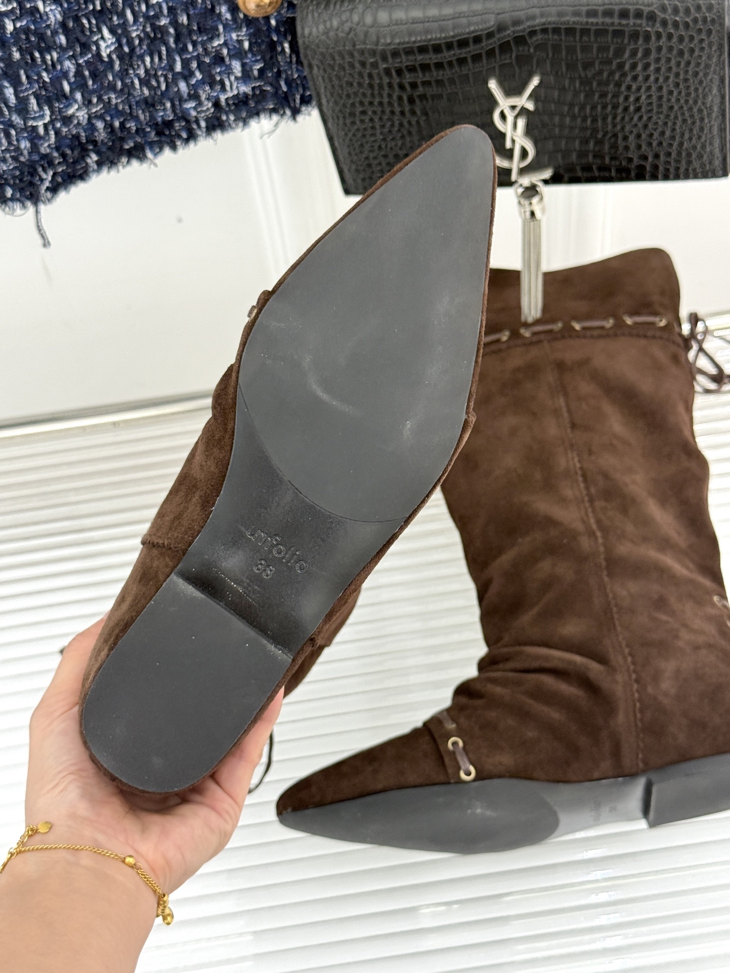 ISABEL MARANT/伊莎贝尔25AW 秋冬新品
复古尖头靴子系列
它将复古元素与现代设计完美融合